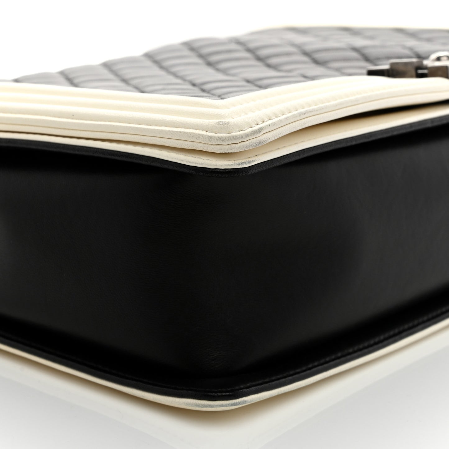 Lambskin Quilted Large Boy Flap Black White