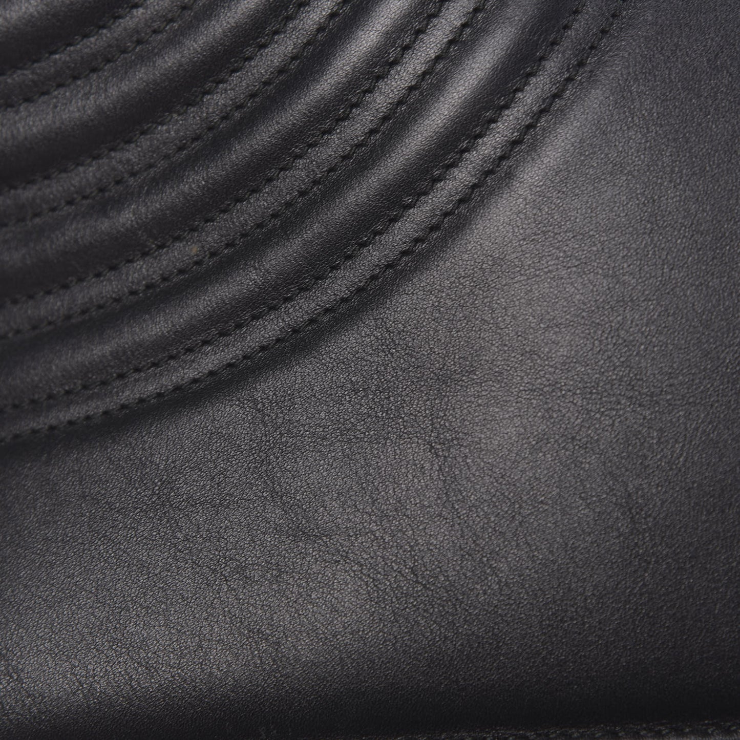 Calfskin Matelasse Medium GG Marmont Shoulder Bag Black