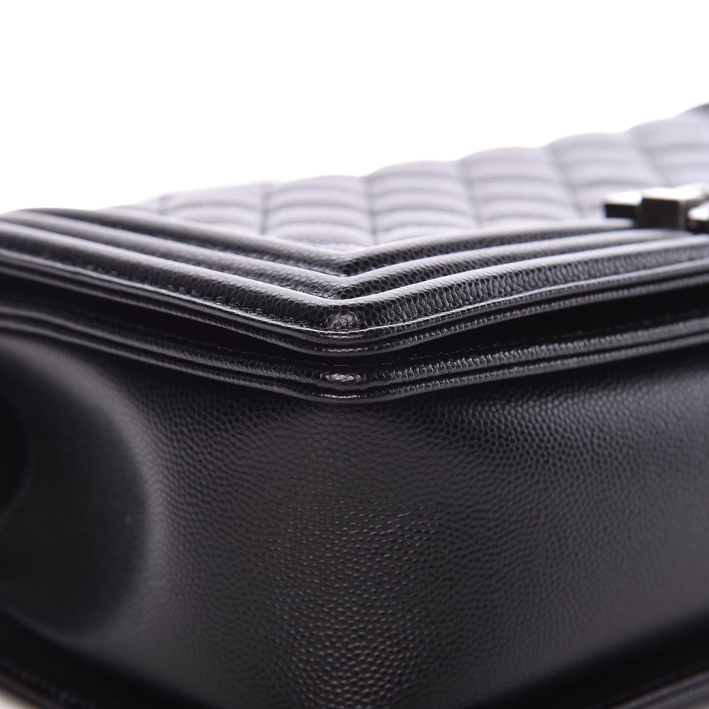 Caviar Quilted Medium Boy Flap Black