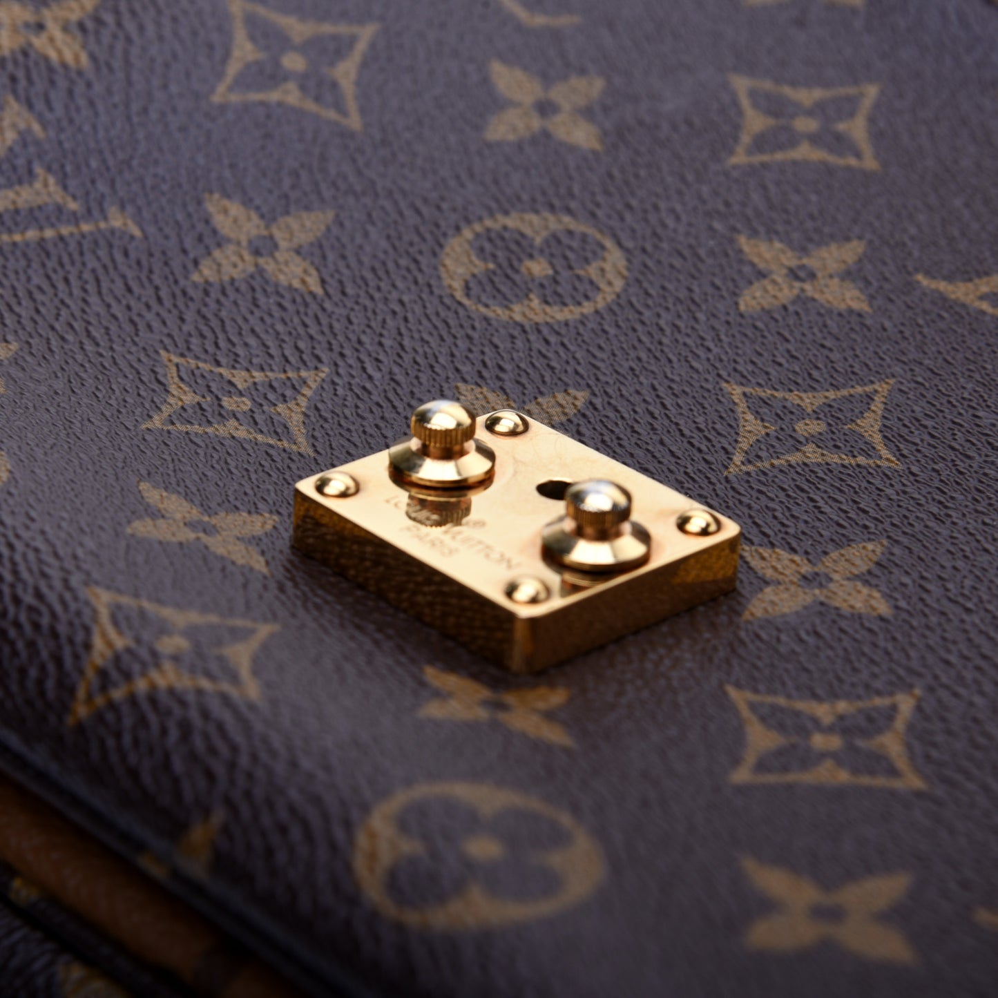 Reverse Monogram Pochette Metis
