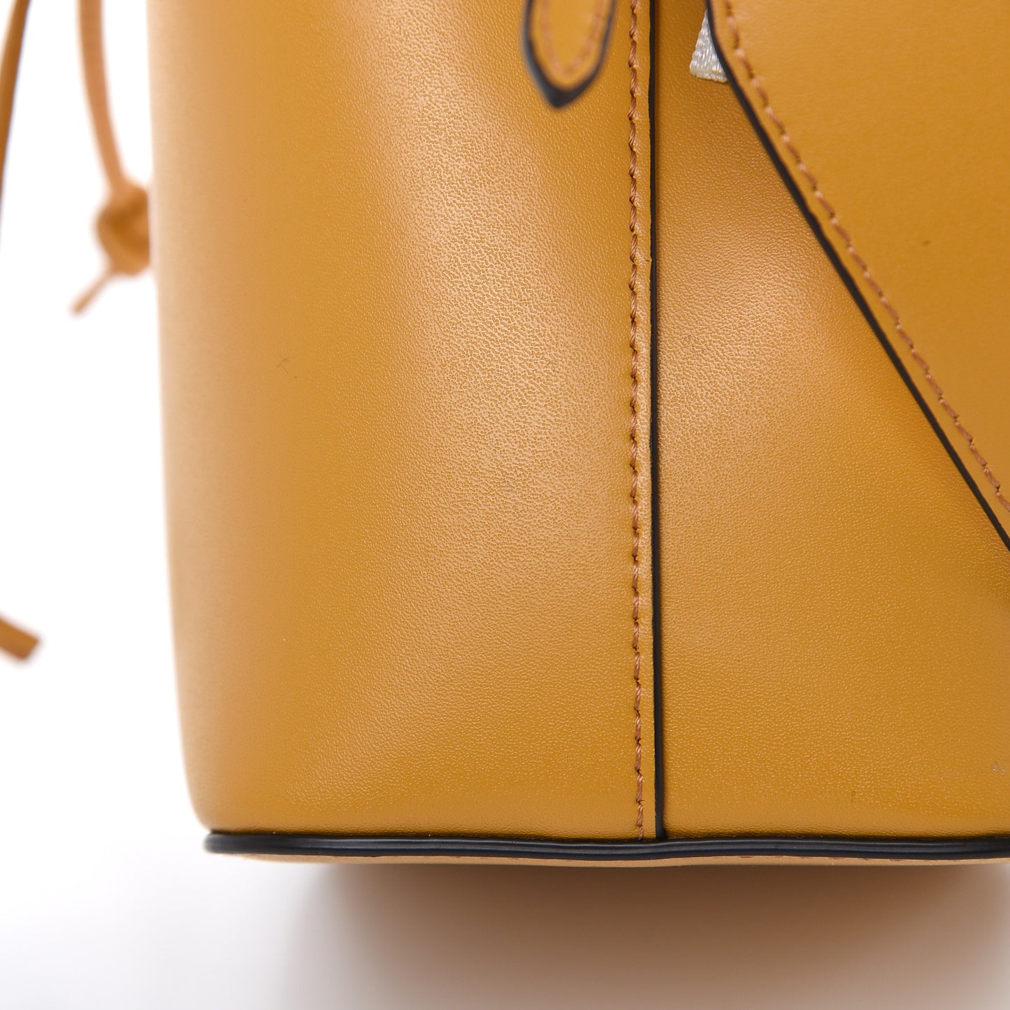 Vitello Liberty Lucido F is Fendi Mini Mon Tresor Bucket Bag Zucca