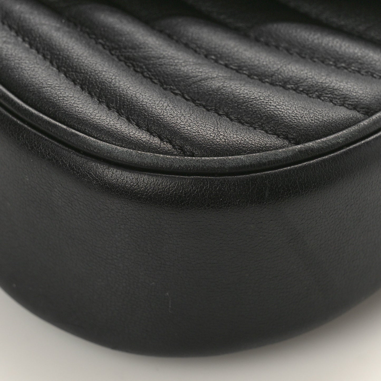 Calfskin New Wave Chain MM Black