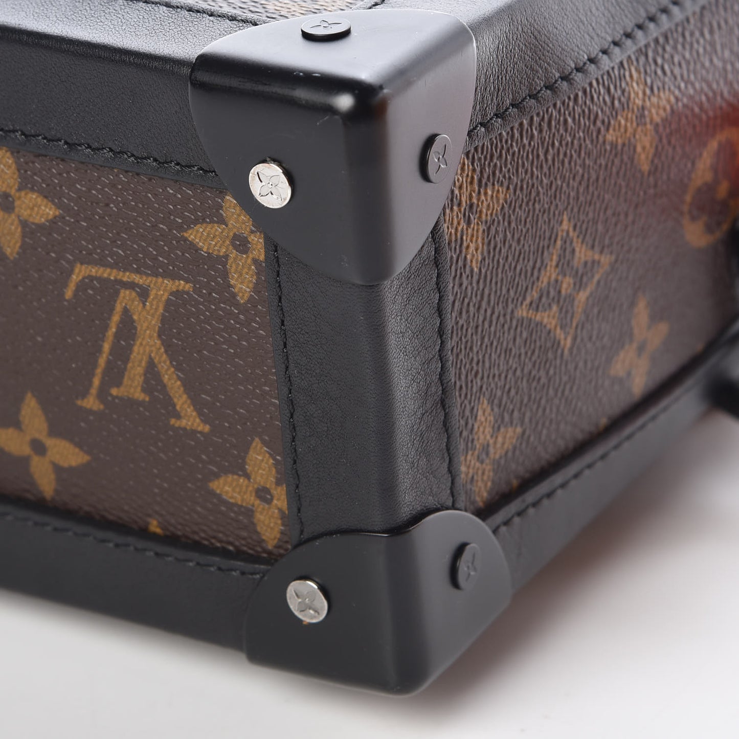 Monogram Solar Ray Soft Trunk