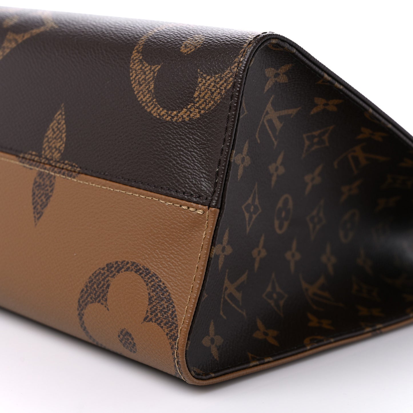 Reverse Monogram Giant Onthego MM