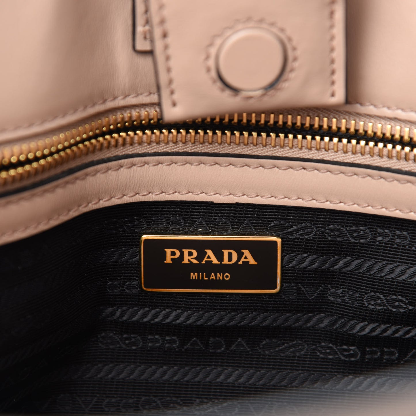 Saffiano Soft Calfskin Small Zippered Tote Cipria