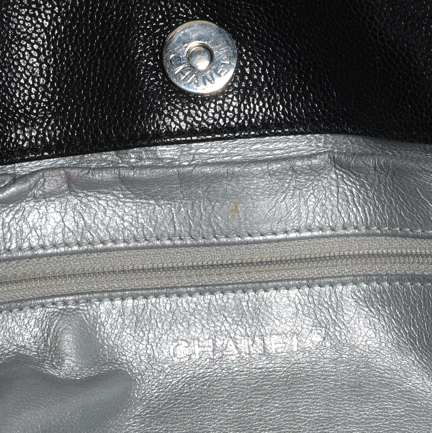 Caviar Modern Chain Tote Black
