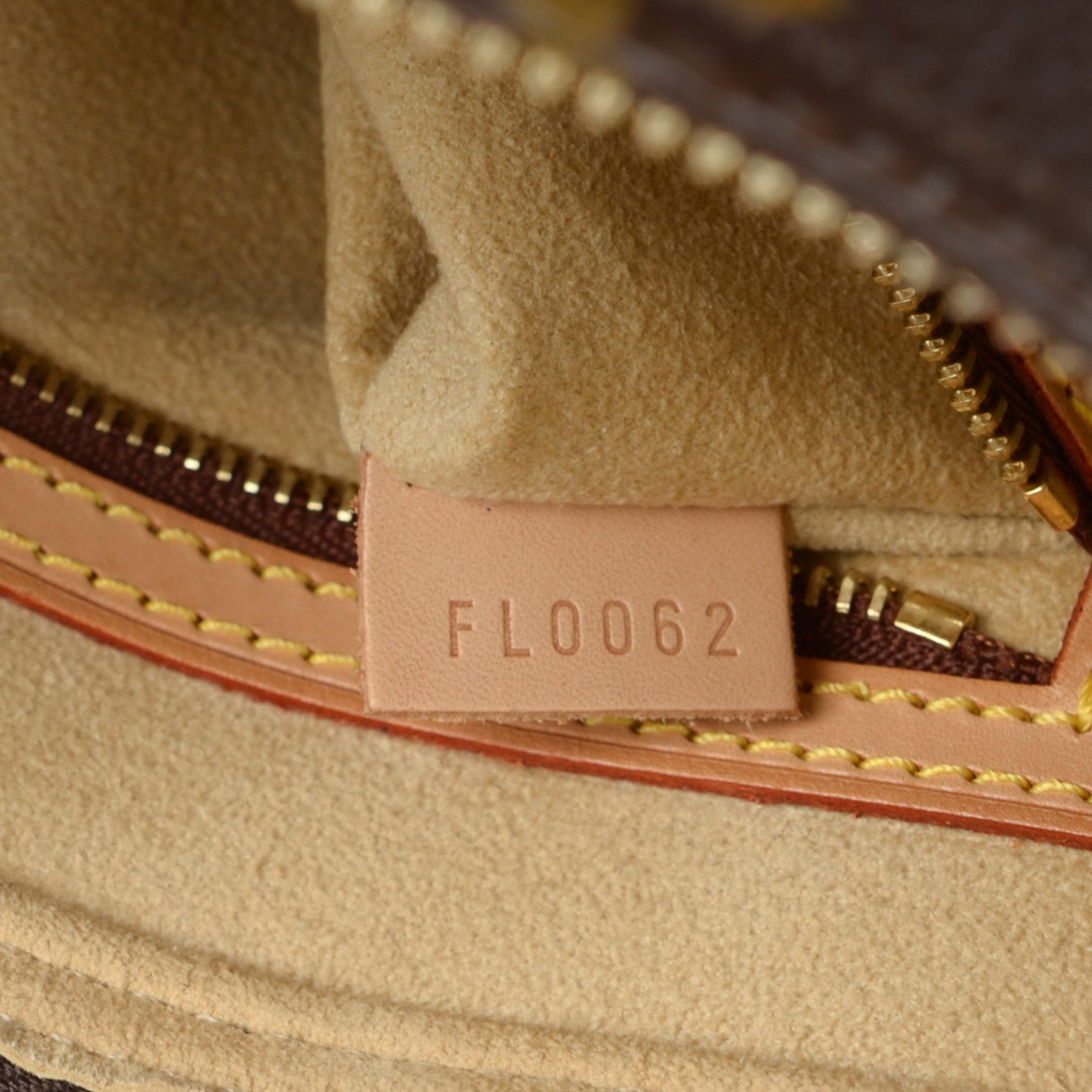 Louis Vuitton Monogram Looping MM 7 of 7