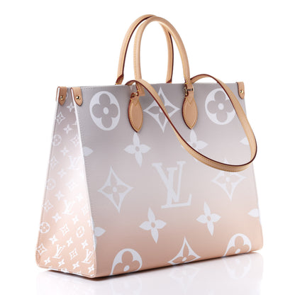 Louis Vuitton Monogram Giant By The Pool Onthego GM Brume 2 of 4