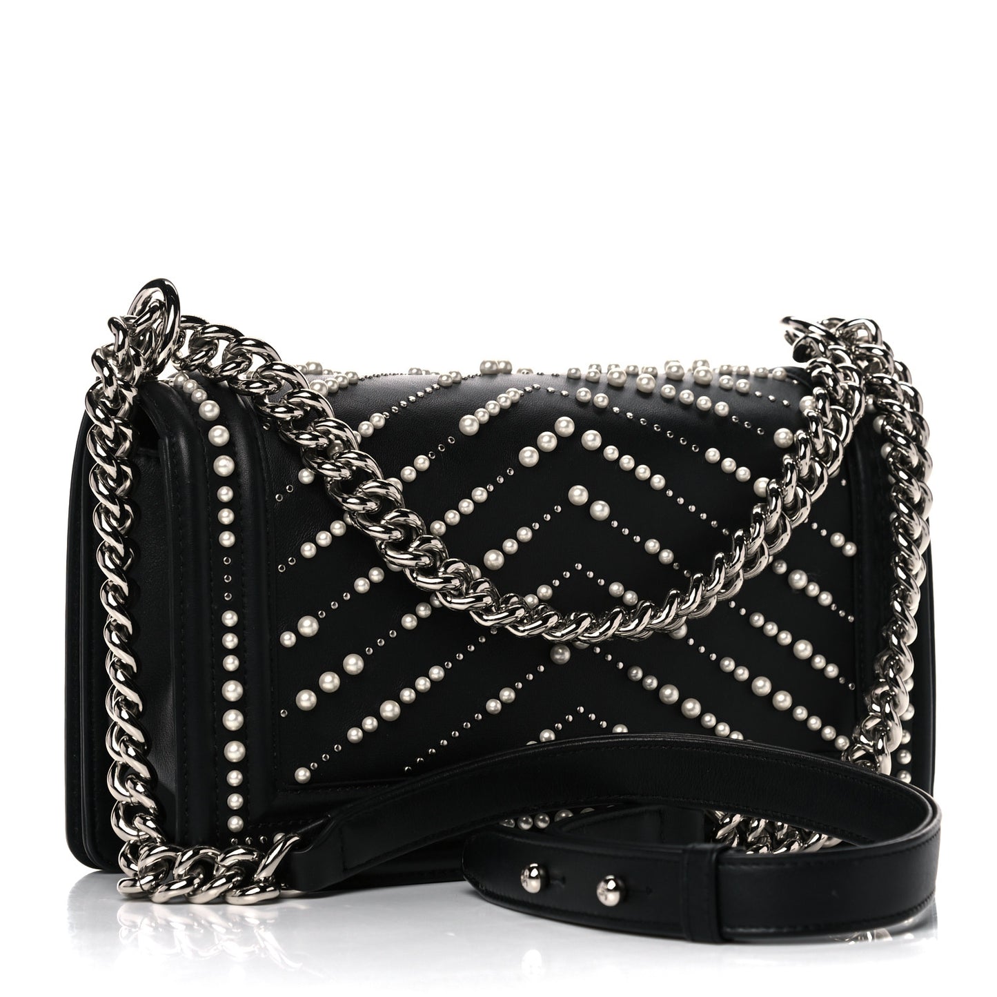 Calfskin Pearl Chevron Medium Boy Flap Black