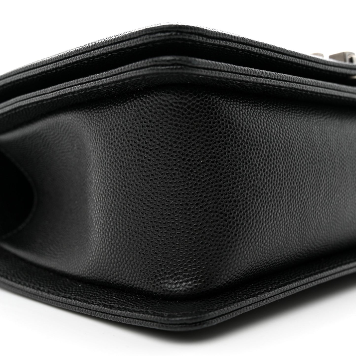 Caviar Quilted Medium Boy Flap Black
