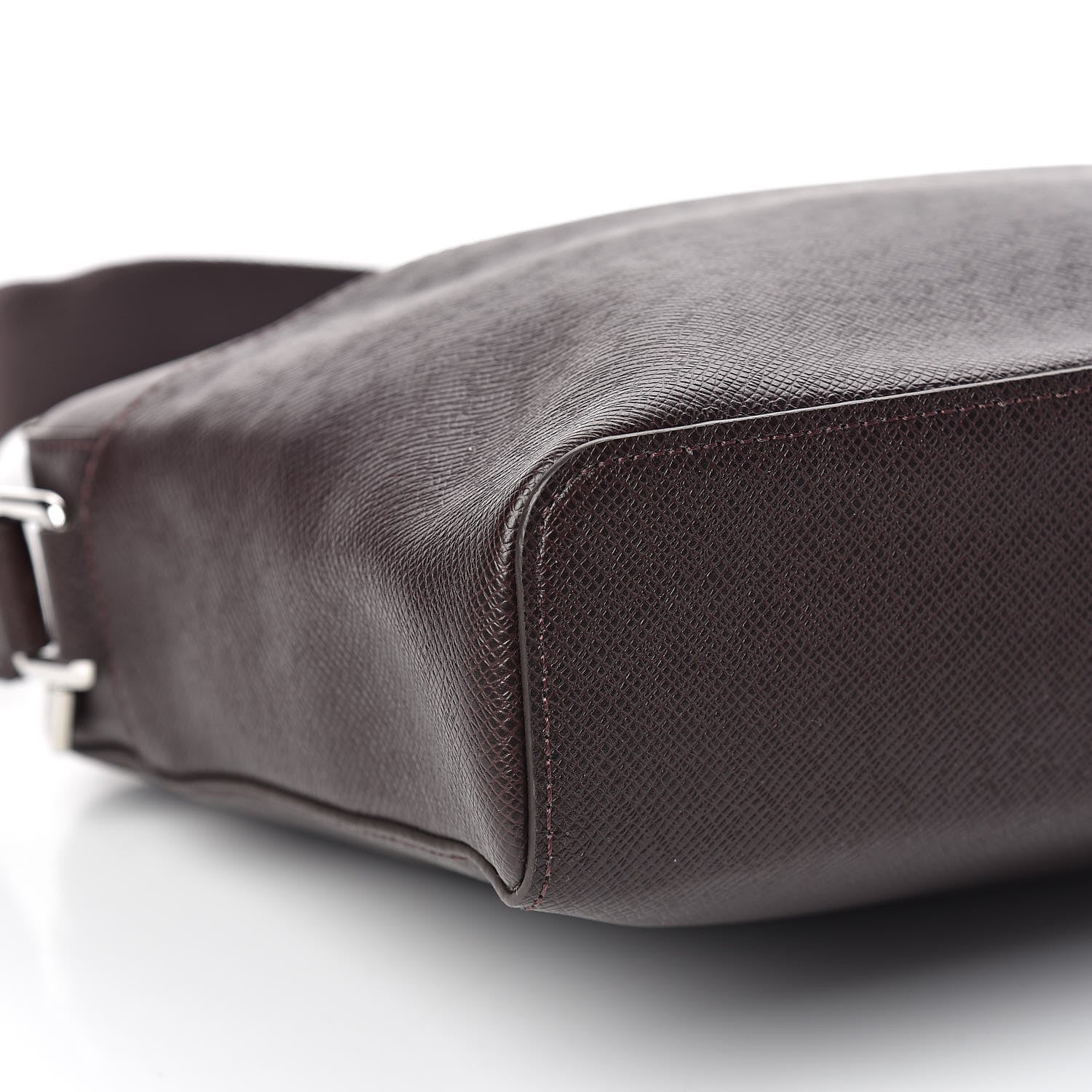 Louis Vuitton Taiga Anton Messenger PM Acajou 5 of 10