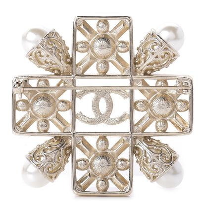 Chanel Pearl Baguette Crystal Sparkling Pearls CC Brooch White Light Gold 3 of 4