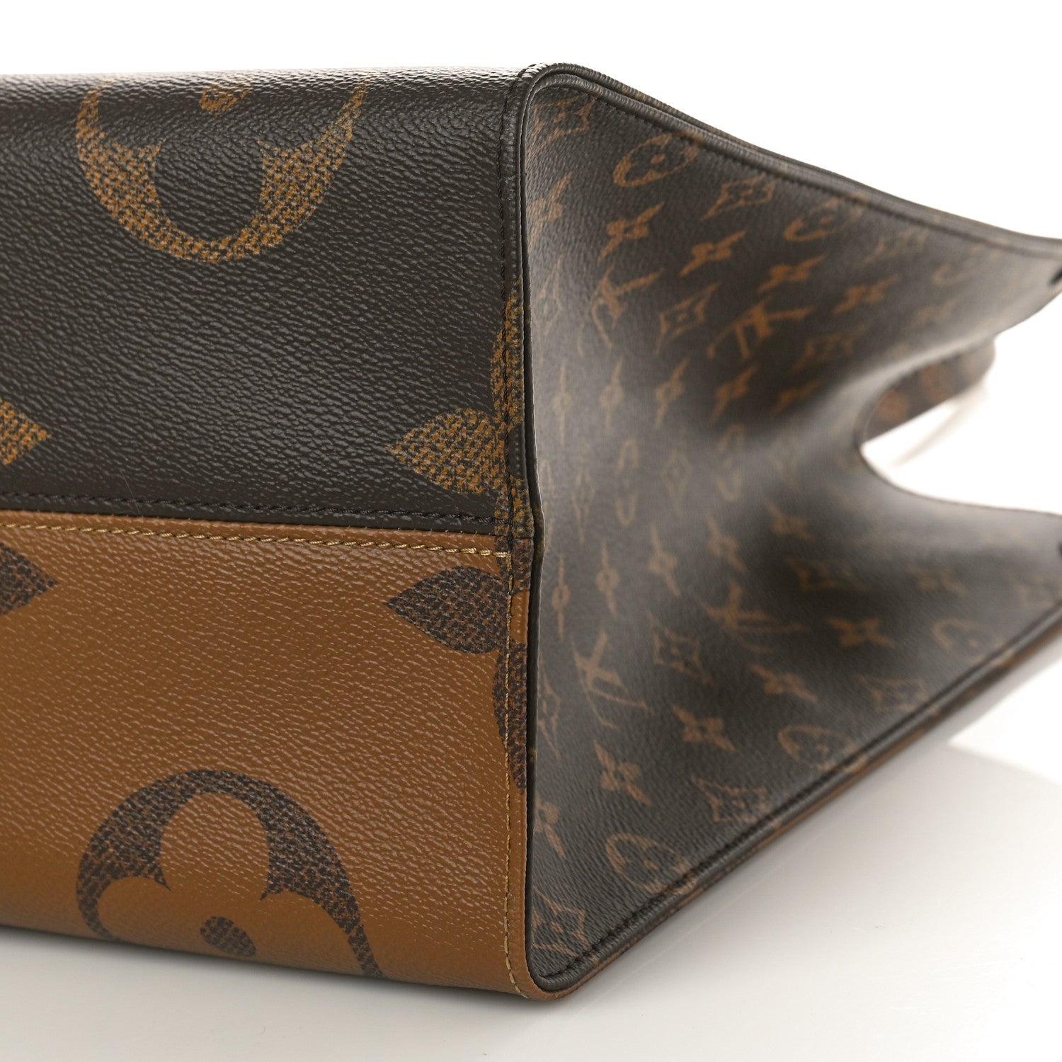 Louis Vuitton Reverse Monogram Giant Onthego GM 9 of 9