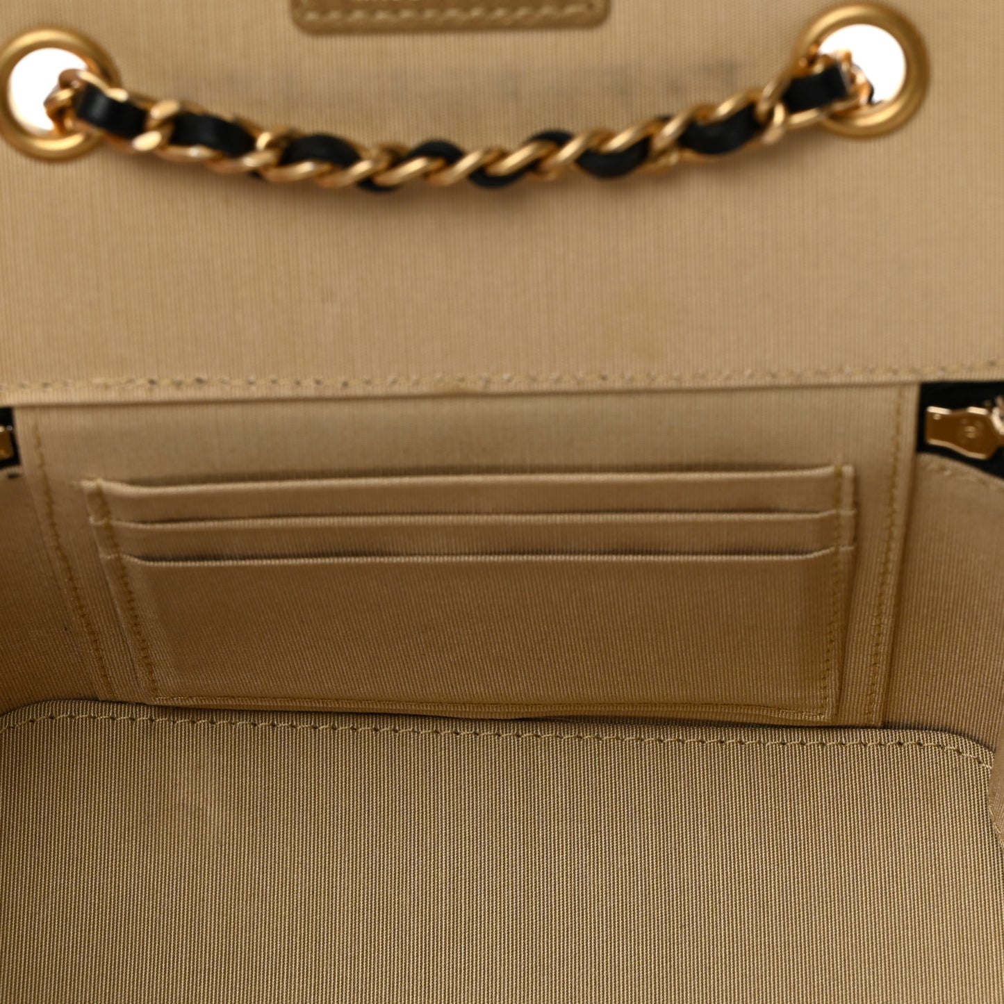 Lambskin Quilted Pearl Crush Small Vanity Case With Chain Black