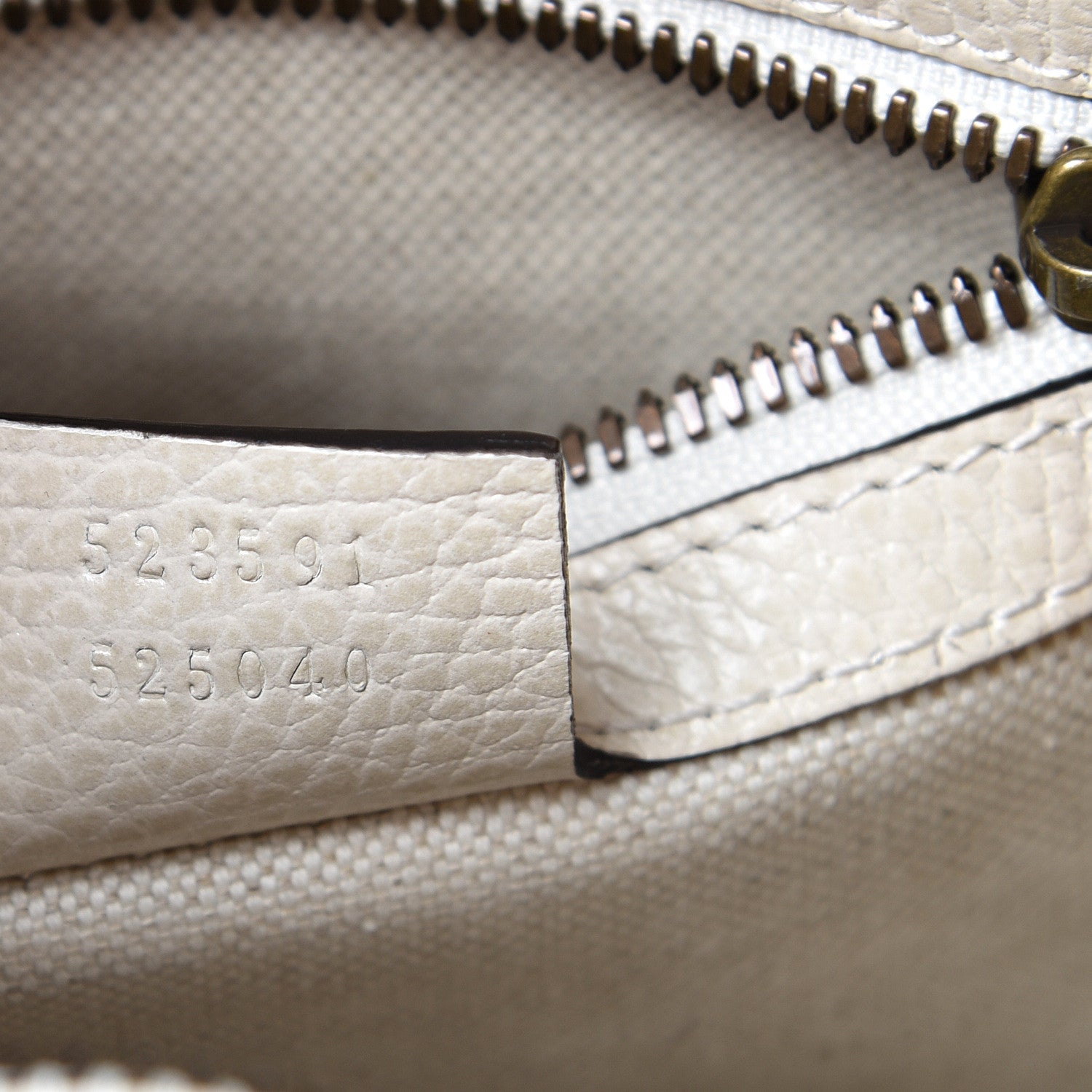 Gucci Grained Calfskin Logo Messenger Bag White 6 of 9
