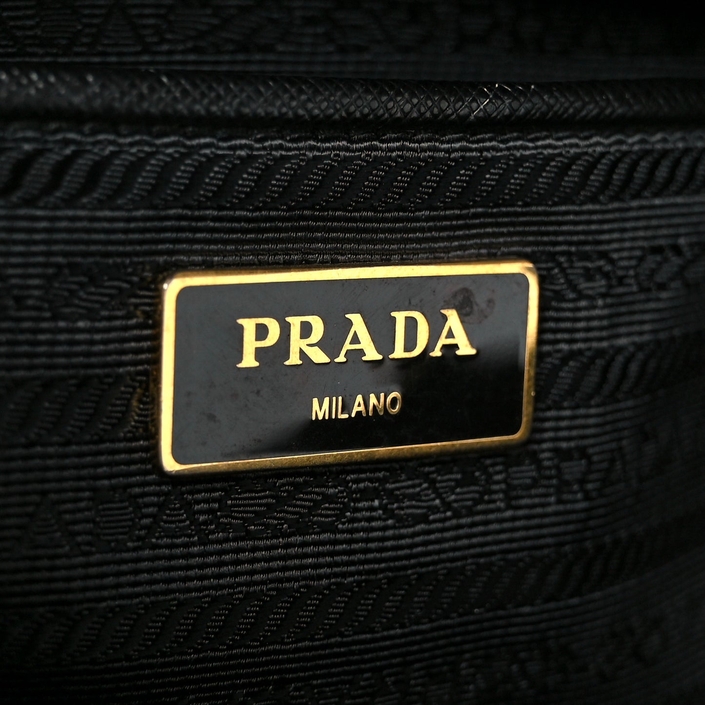 Saffiano Medium Galleria Double Zip Tote Black