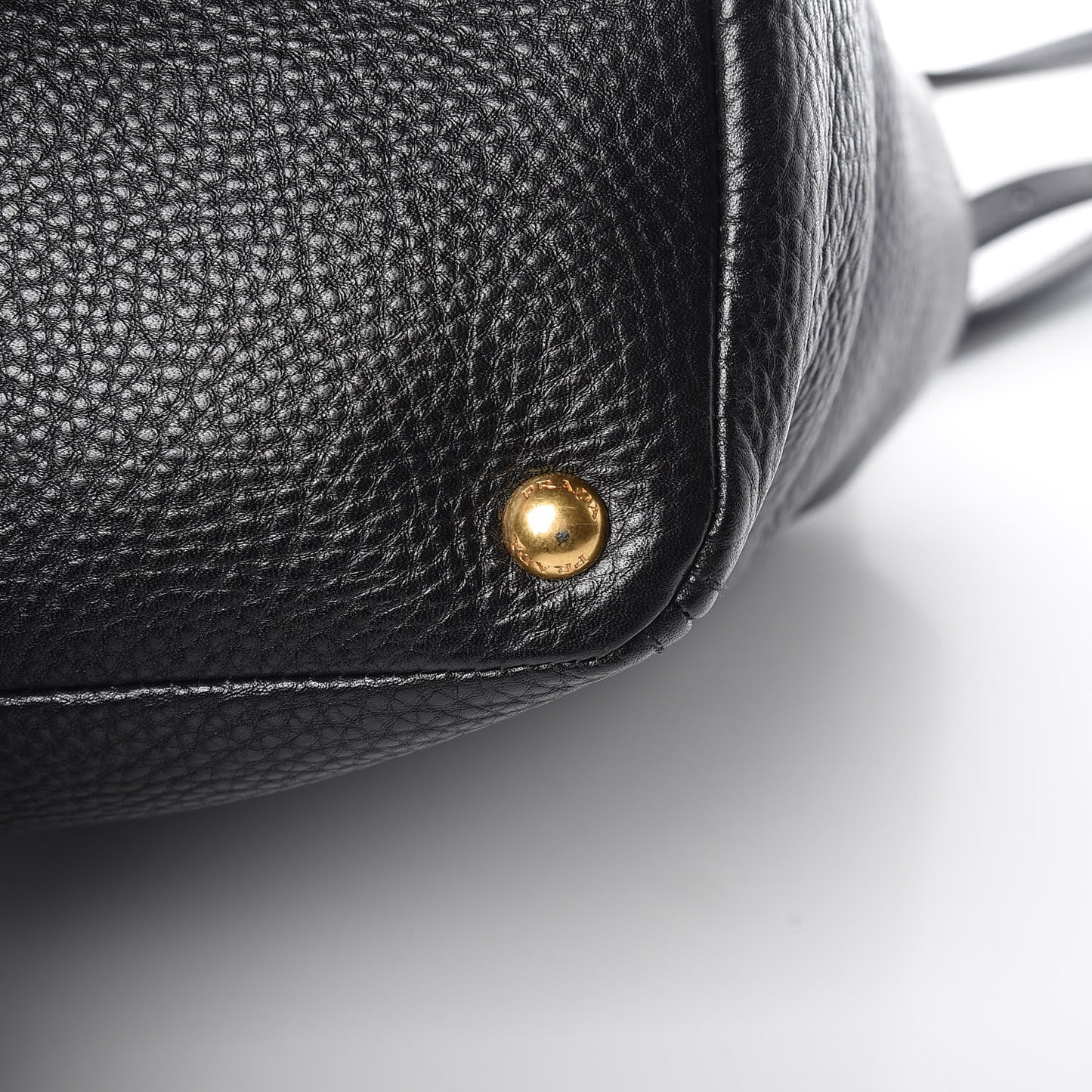 Vitello Daino Shoulder Bag Black