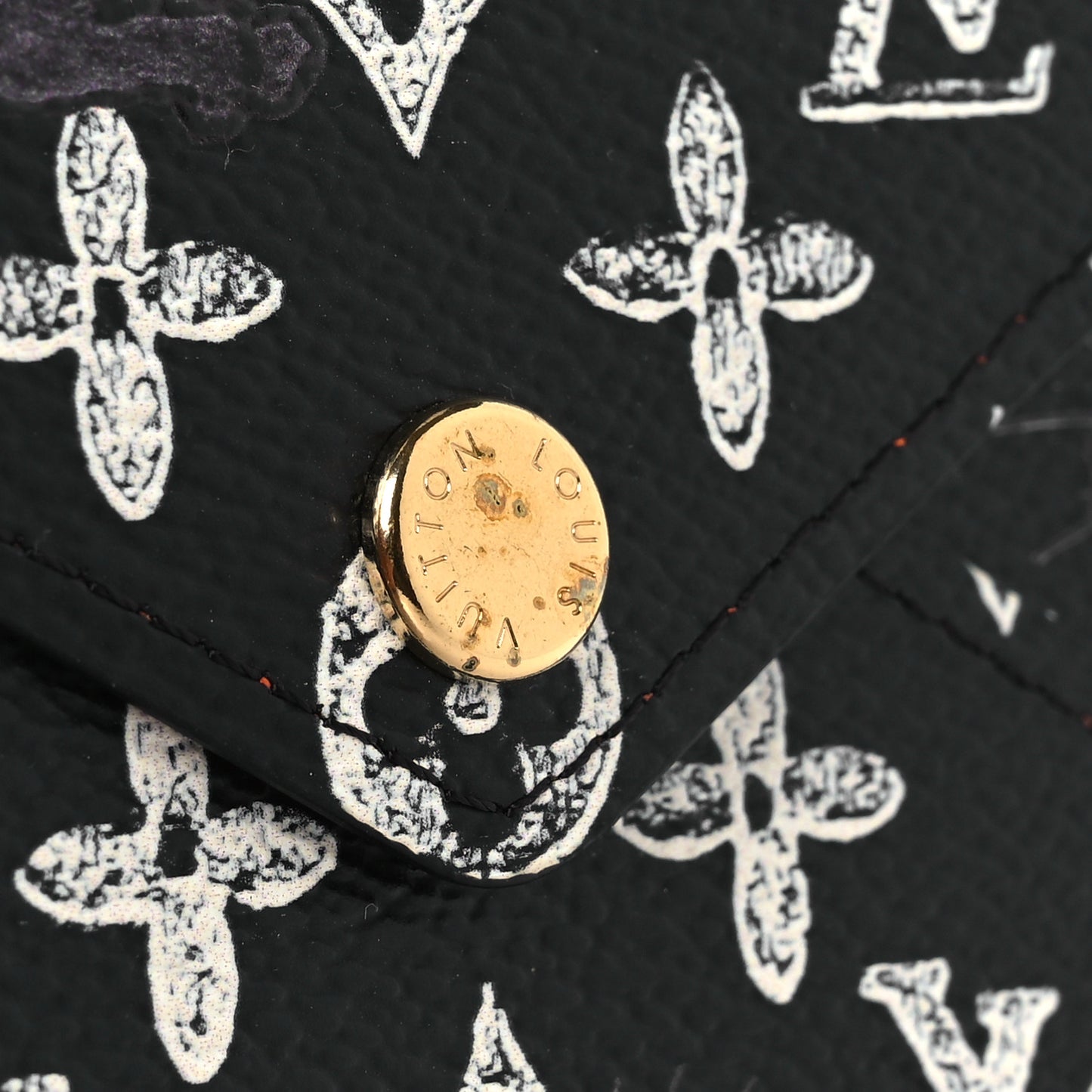 Catogram Medium Kirigami Pochette Black