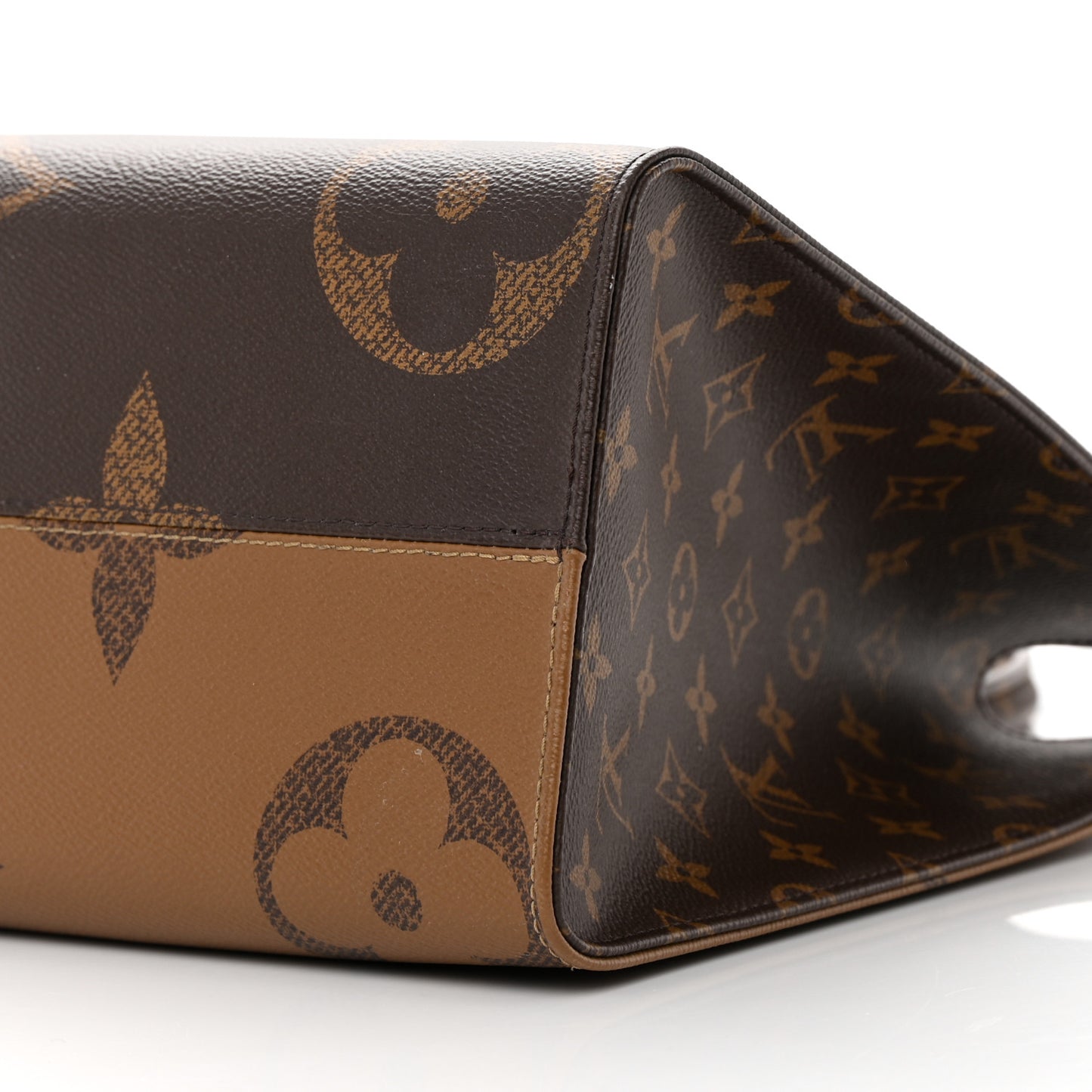 Reverse Monogram Giant Onthego MM