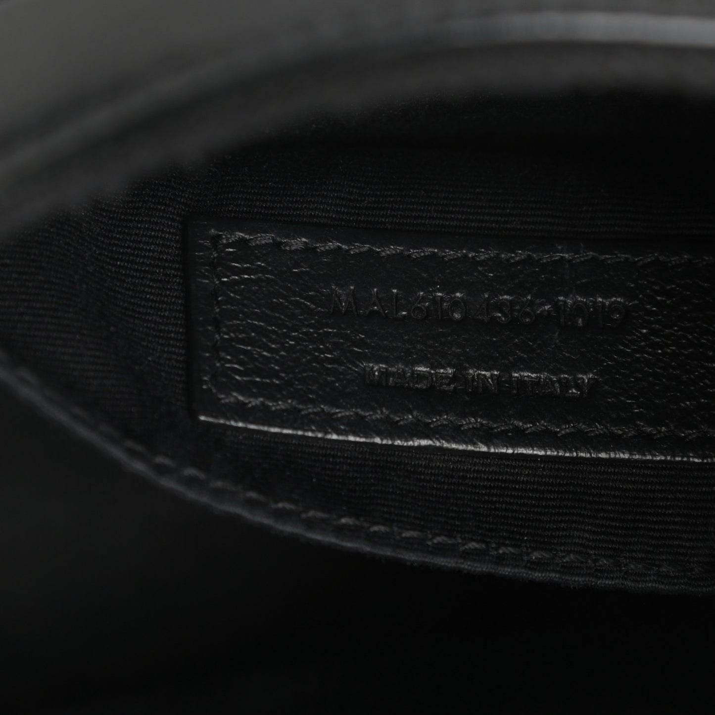 Calfskin Matelasse Chevron Round Vinyle Camera Bag Black