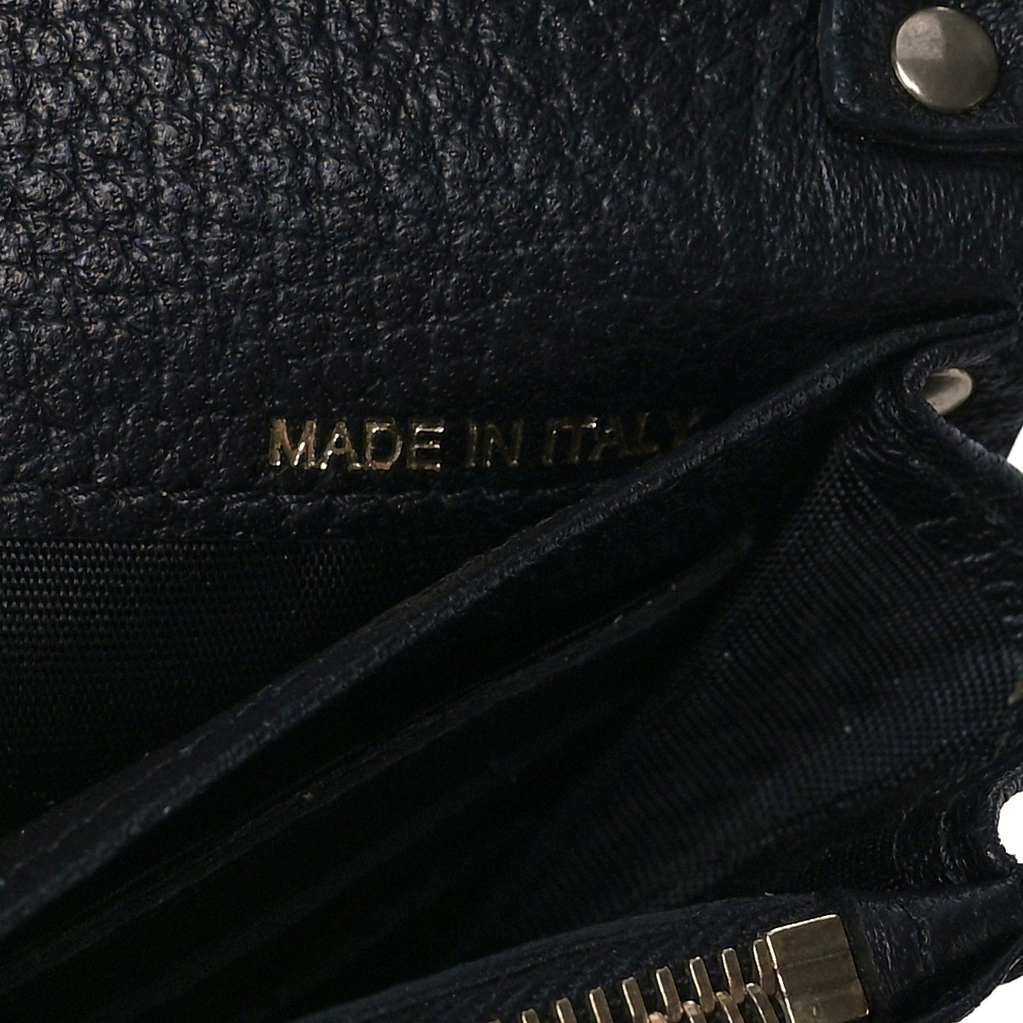 Metallic Pebbled Calfskin Rockstud Flap Wallet On chain Platino