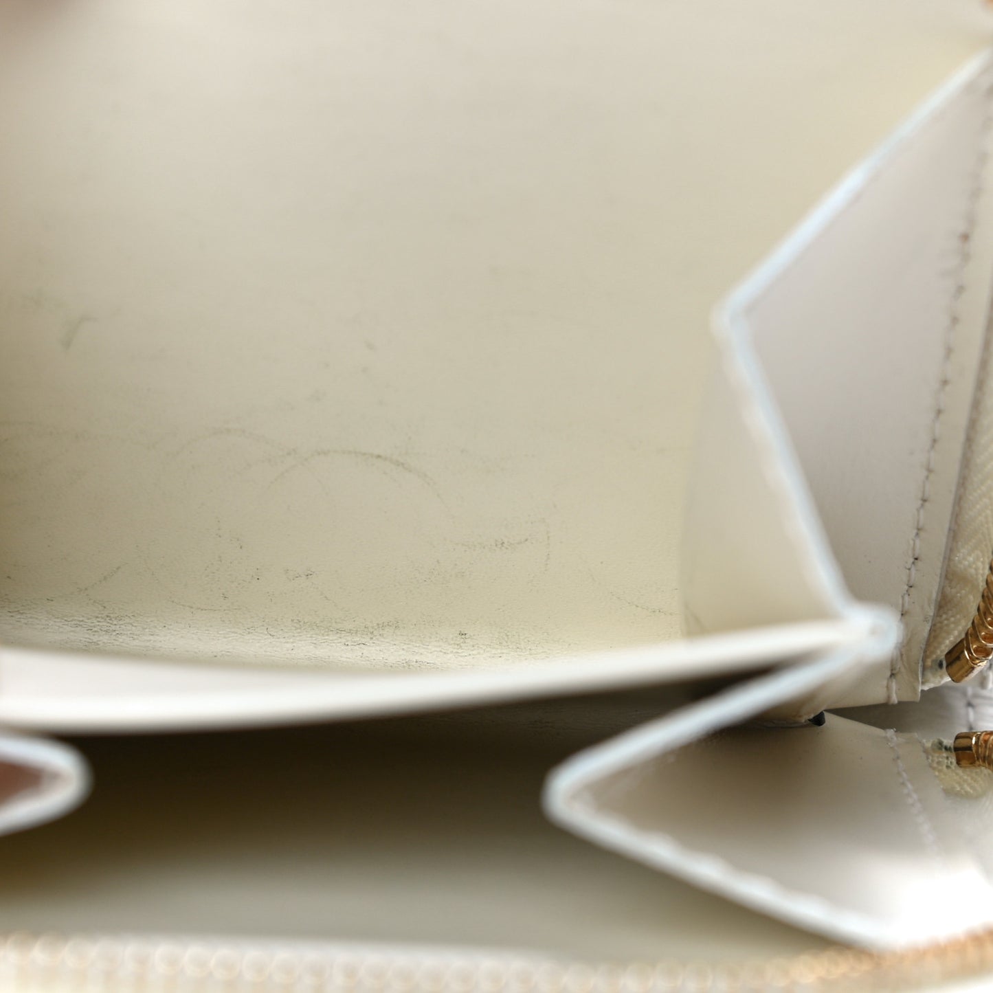 Suhali Compact Zipped Wallet White