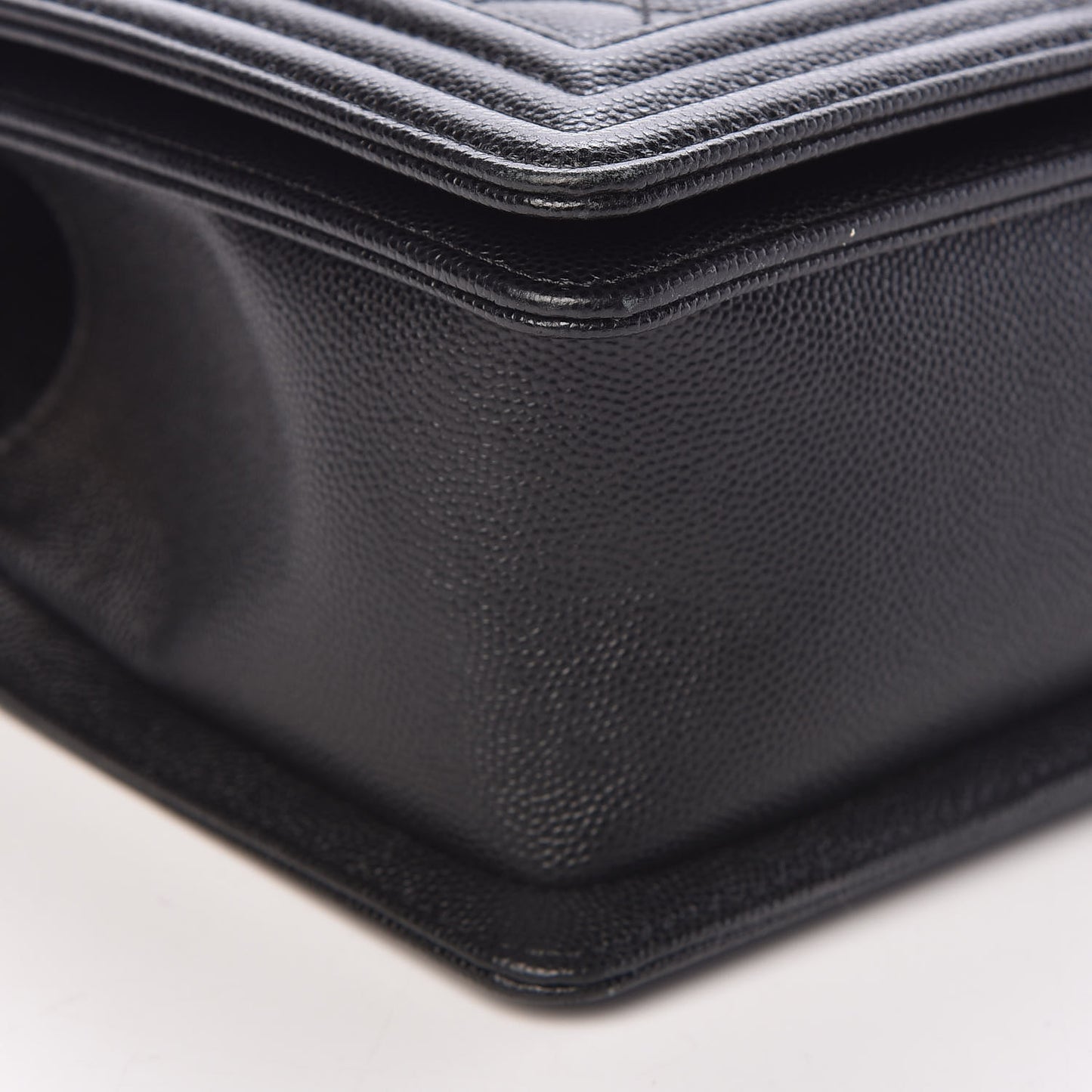 Caviar Quilted Medium Boy Flap Black