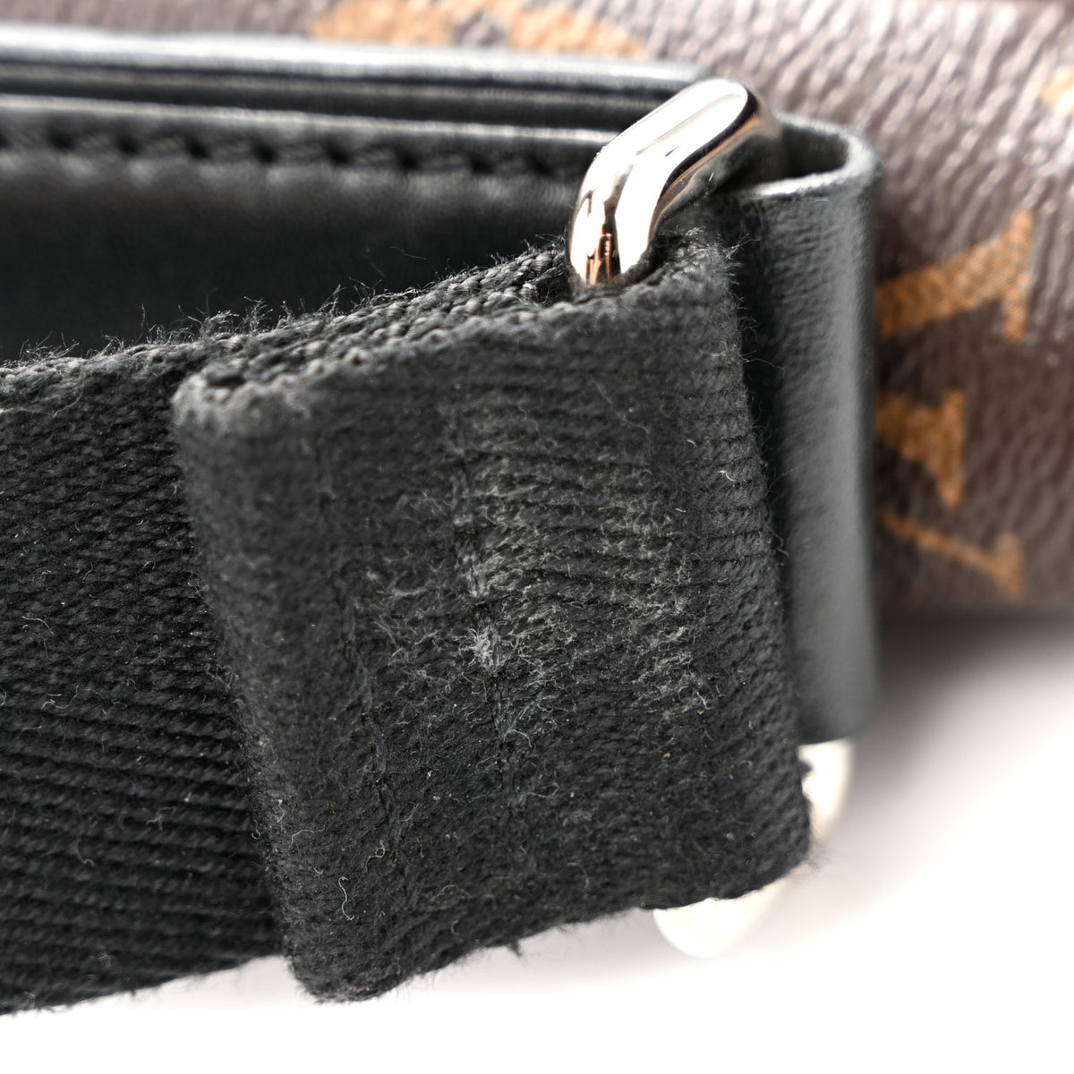 Monogram Macassar District MM