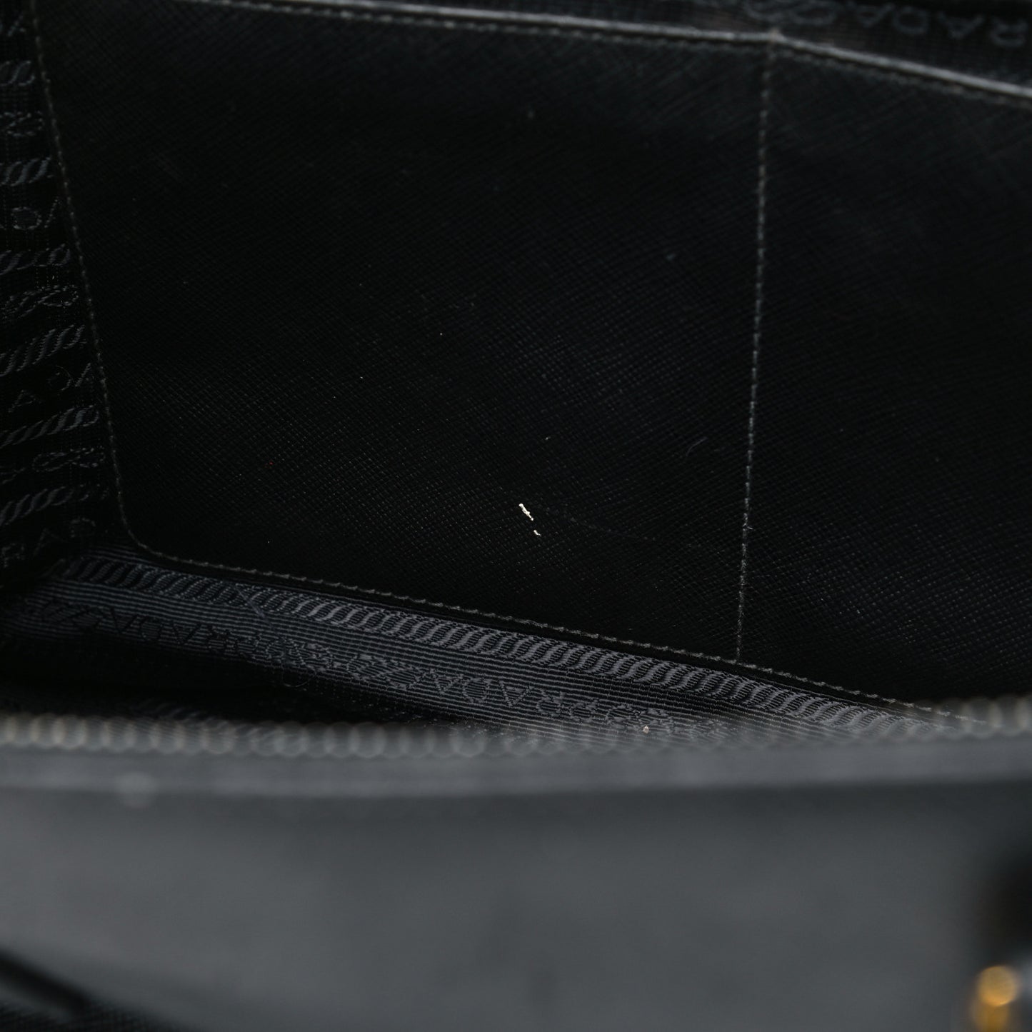 Saffiano Medium Galleria Double Zip Tote Black