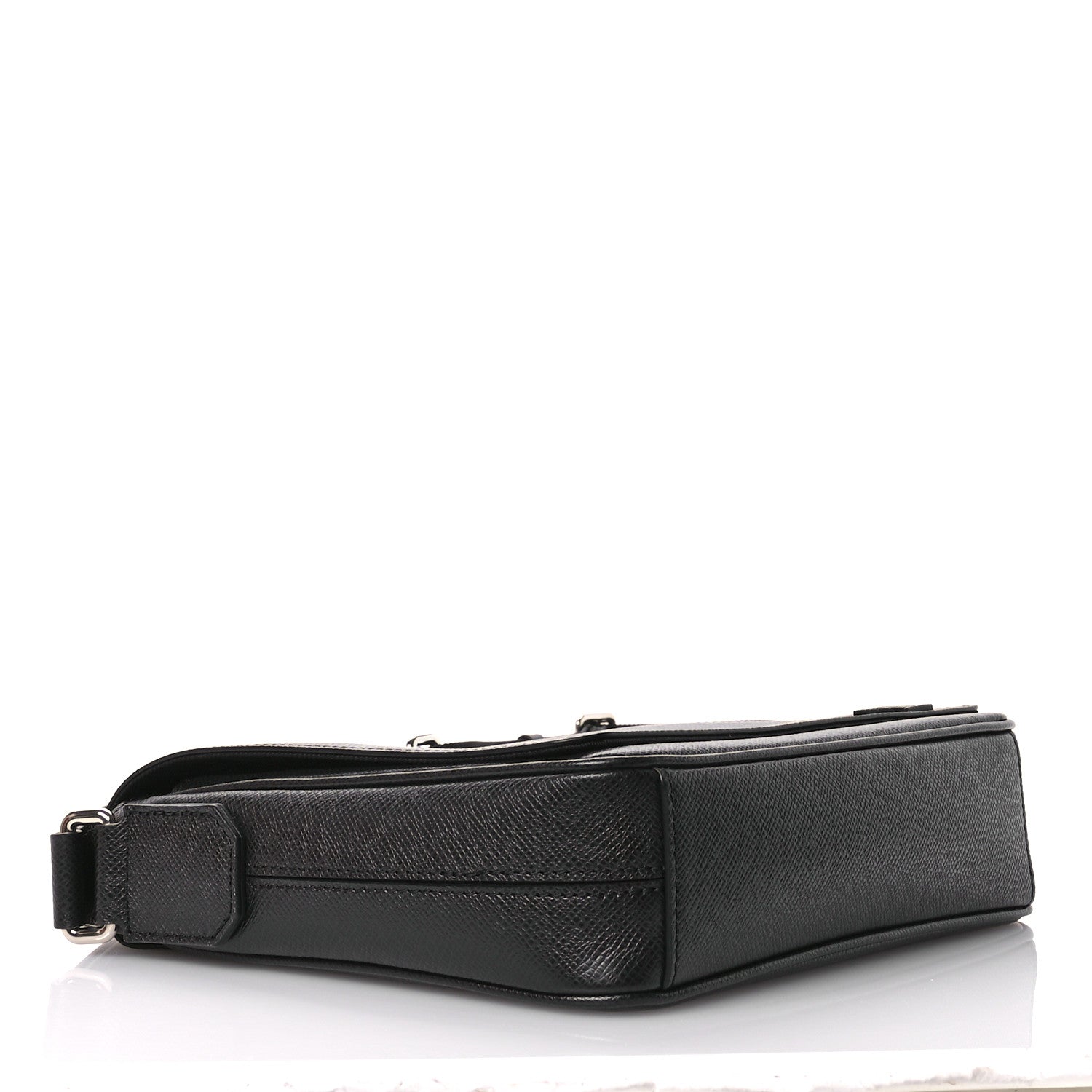 Louis Vuitton Taiga District PM Black 4 of 10