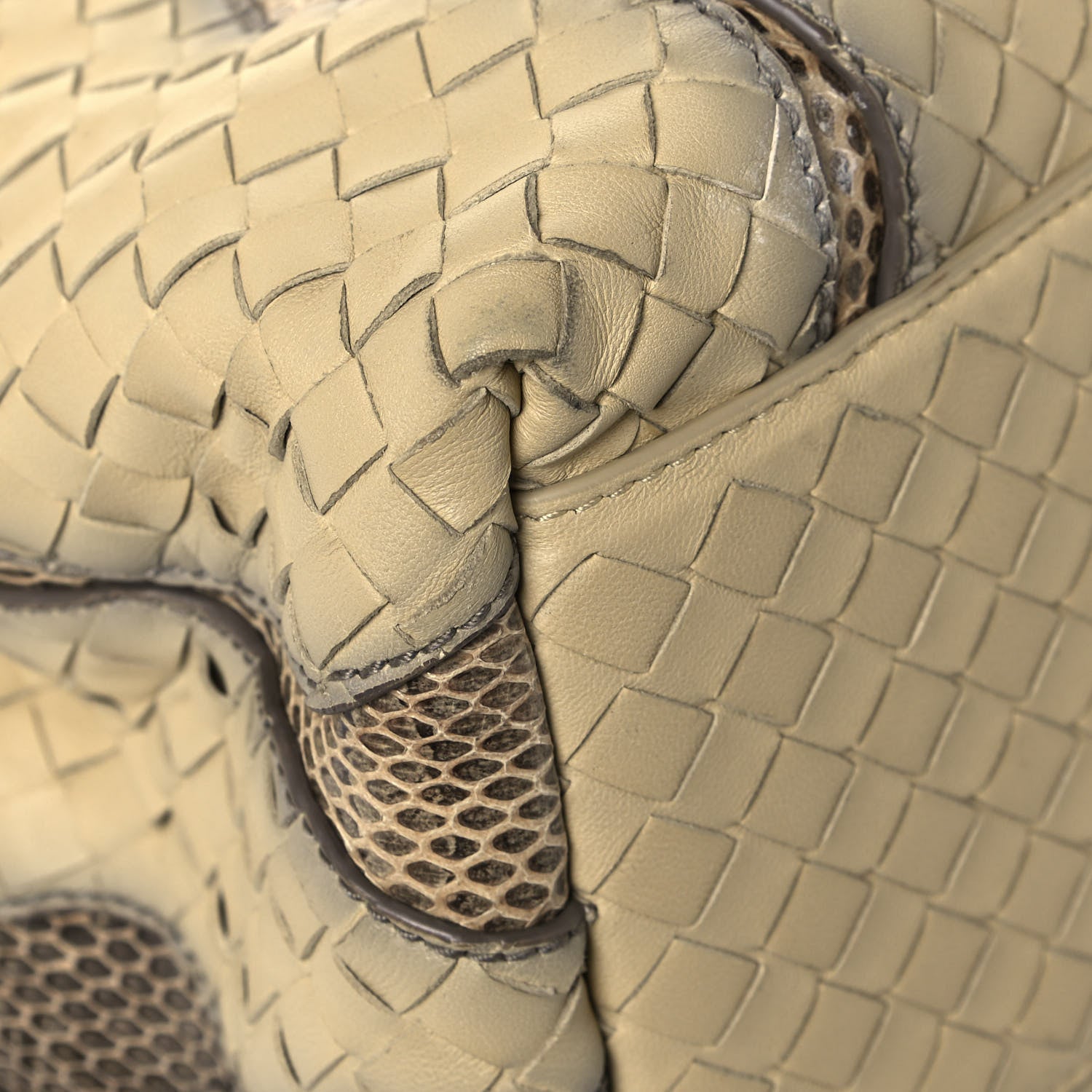 Bottega Veneta Nappa Ayers Intrecciato Medium Garda Bag Beige 9 of 16