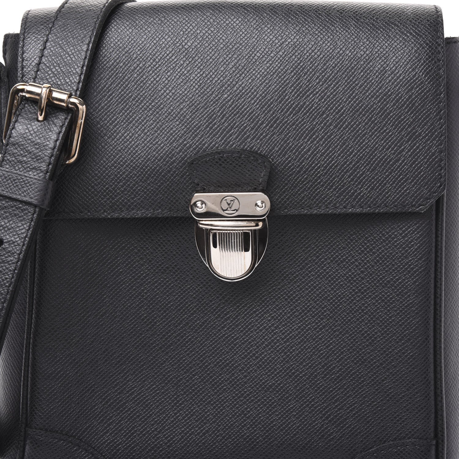 Louis Vuitton Taiga Luka Ardoise 10 of 10