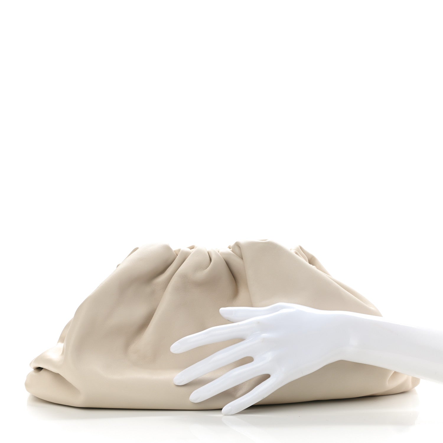 Bottega Veneta Smooth Butter Calf The Pouch Oversized Clutch Plaster 2 of 8