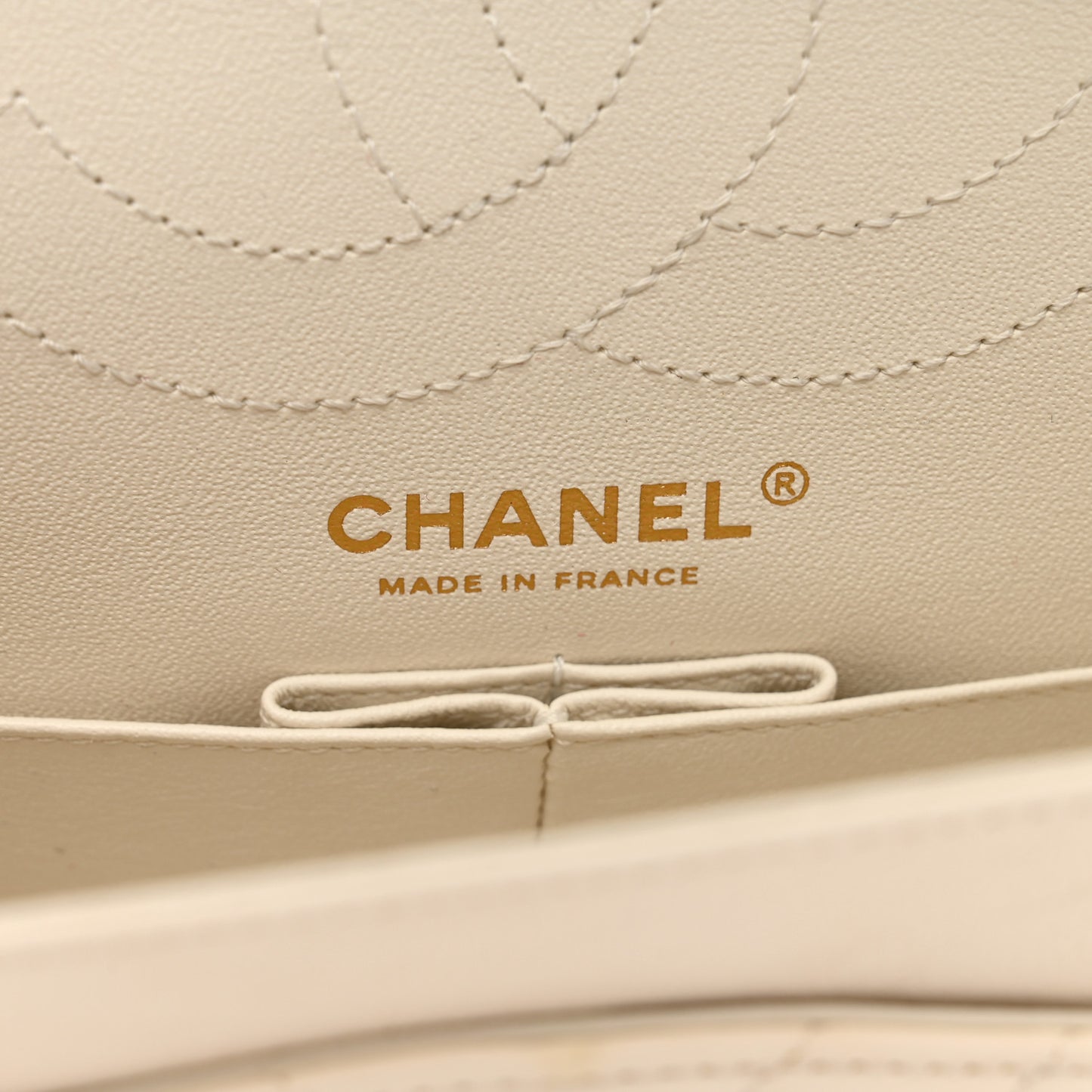Aged Calfskin Chevron Quilted 2.55 Reissue 225 Flap White