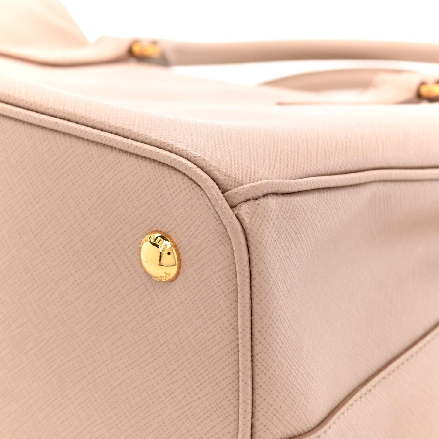 Saffiano Lux Medium Tote Cammeo