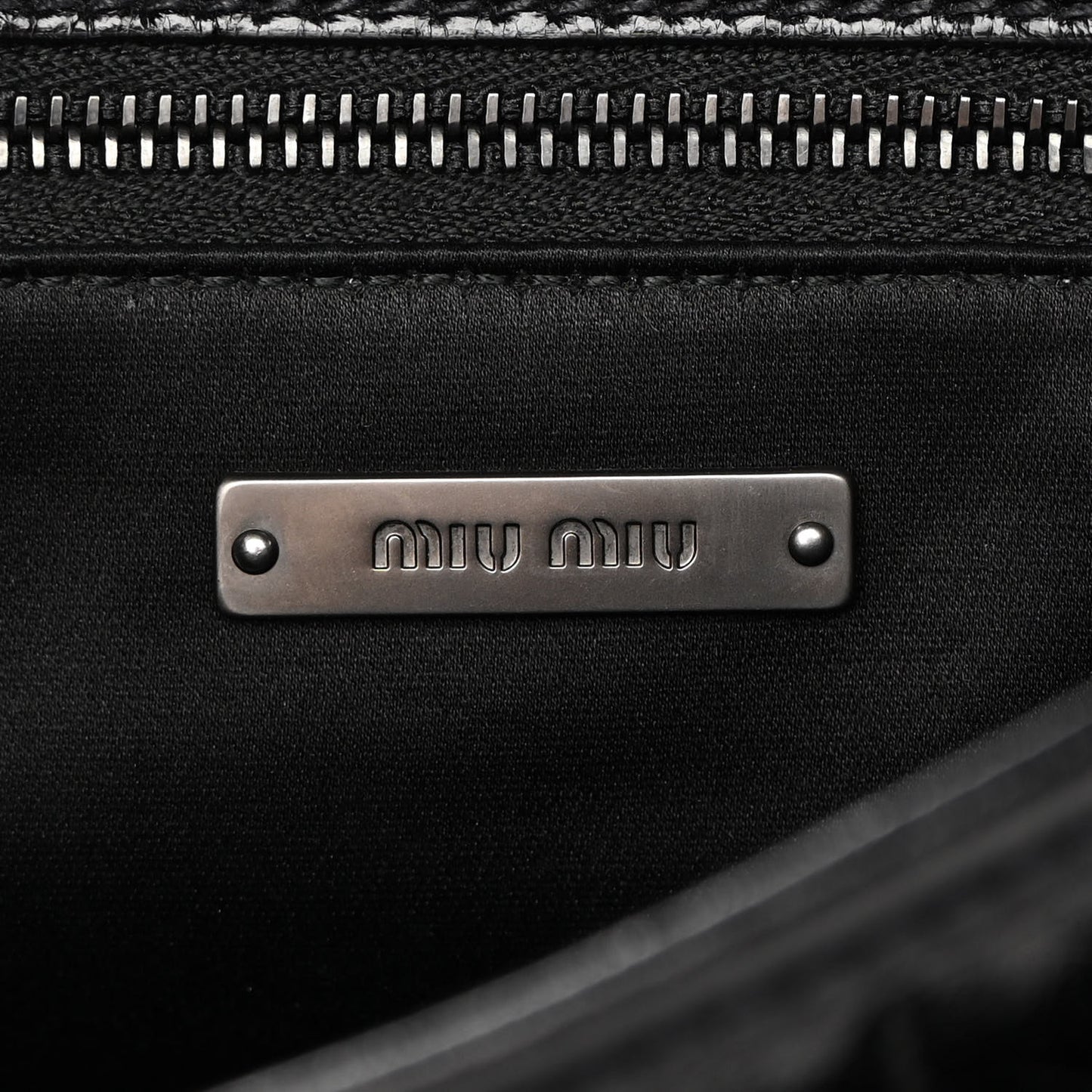 Vitello Shine Trapu Shoulder Bag Black