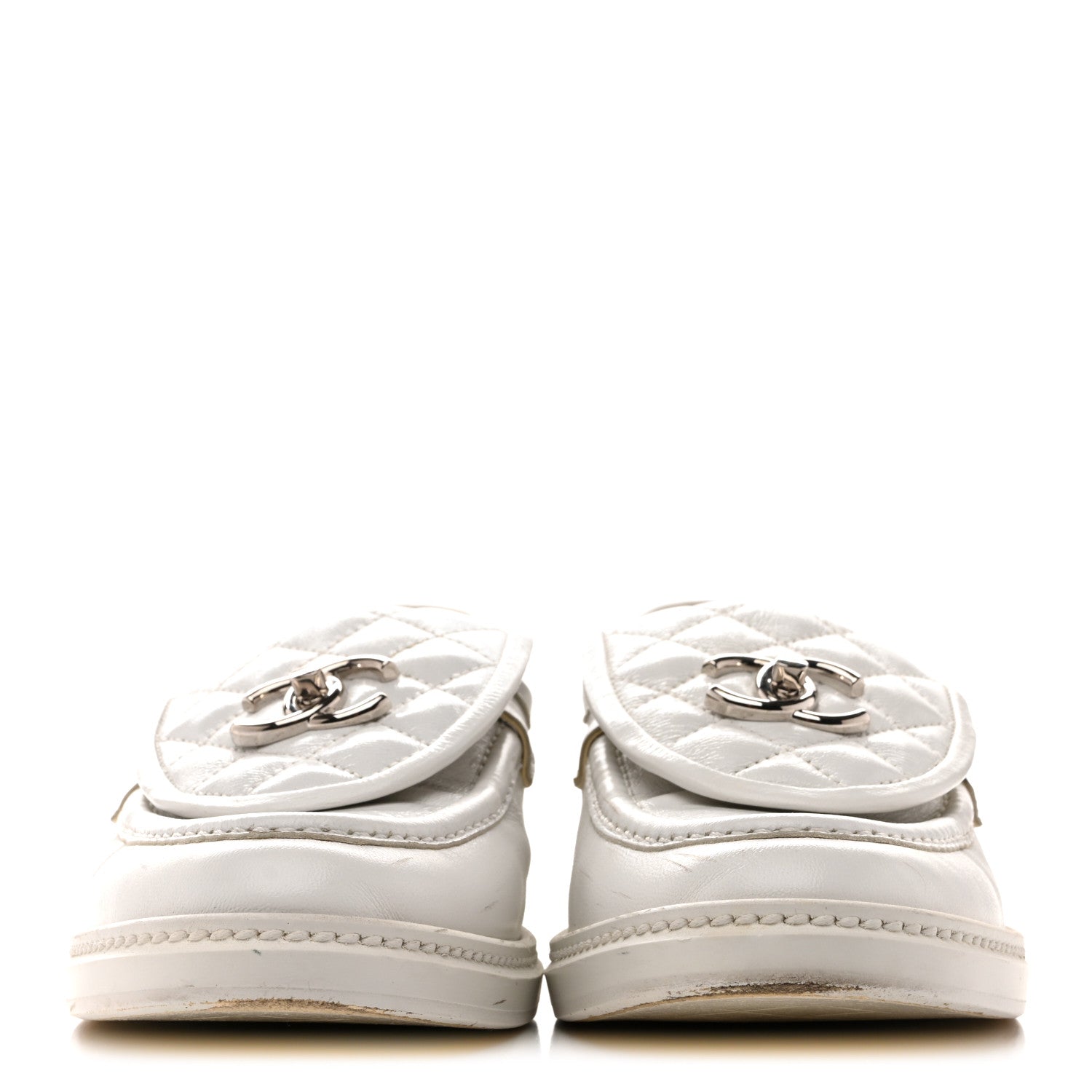CHANEL キルティング スニーカー Chanel Shiny Lambskin Quilted CC Turnlock Loafers 40 White 1847344