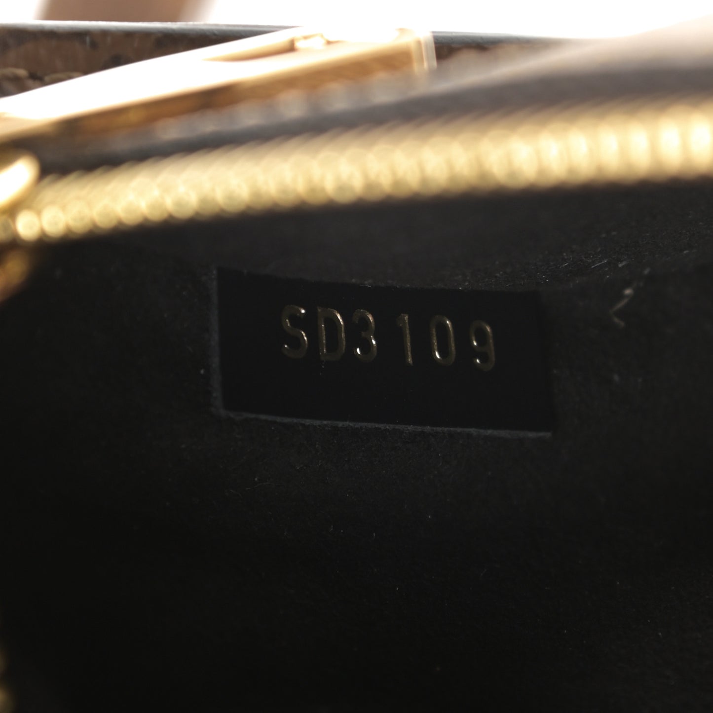 Reverse Monogram Pochette Metis