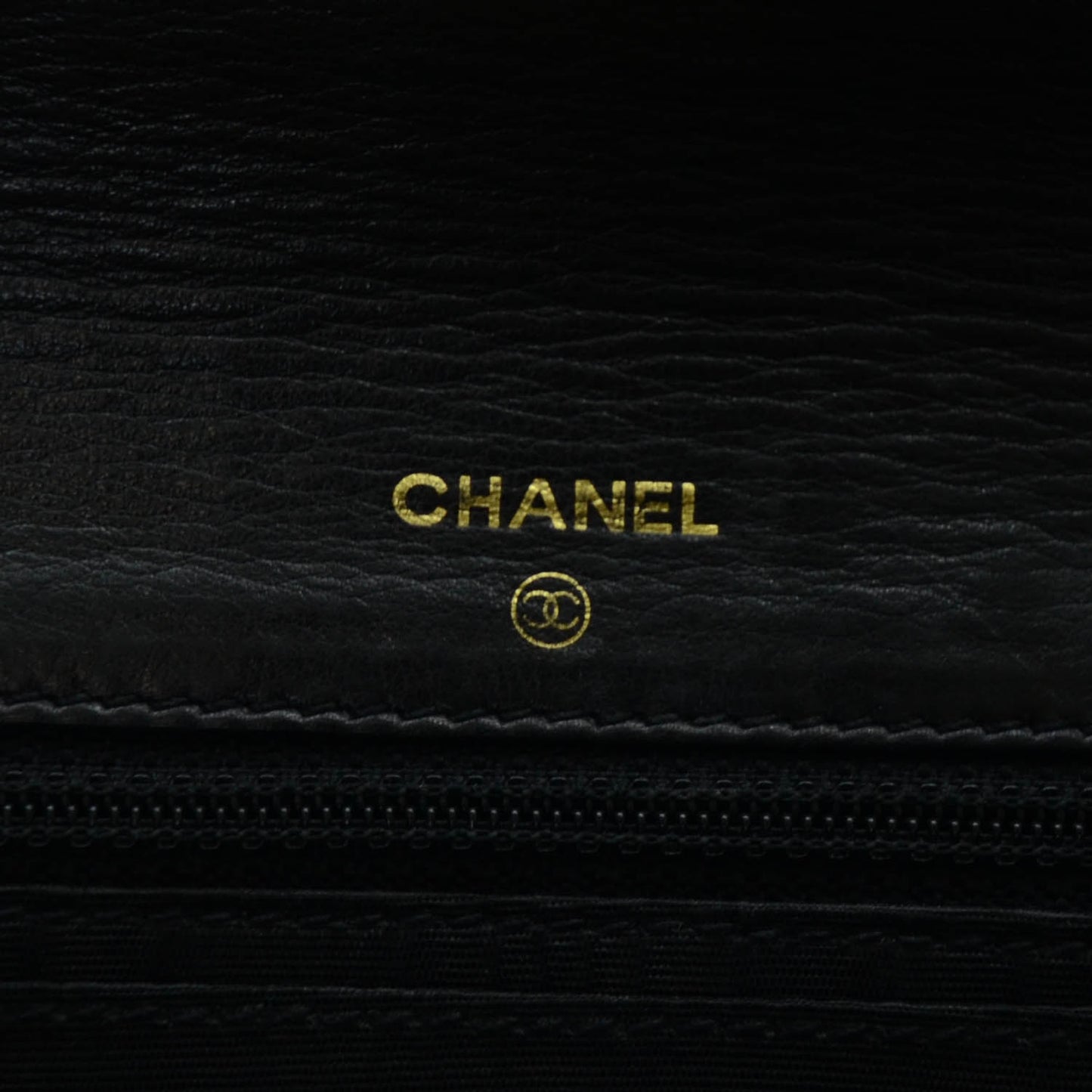 Patent Wallet on Chain Black