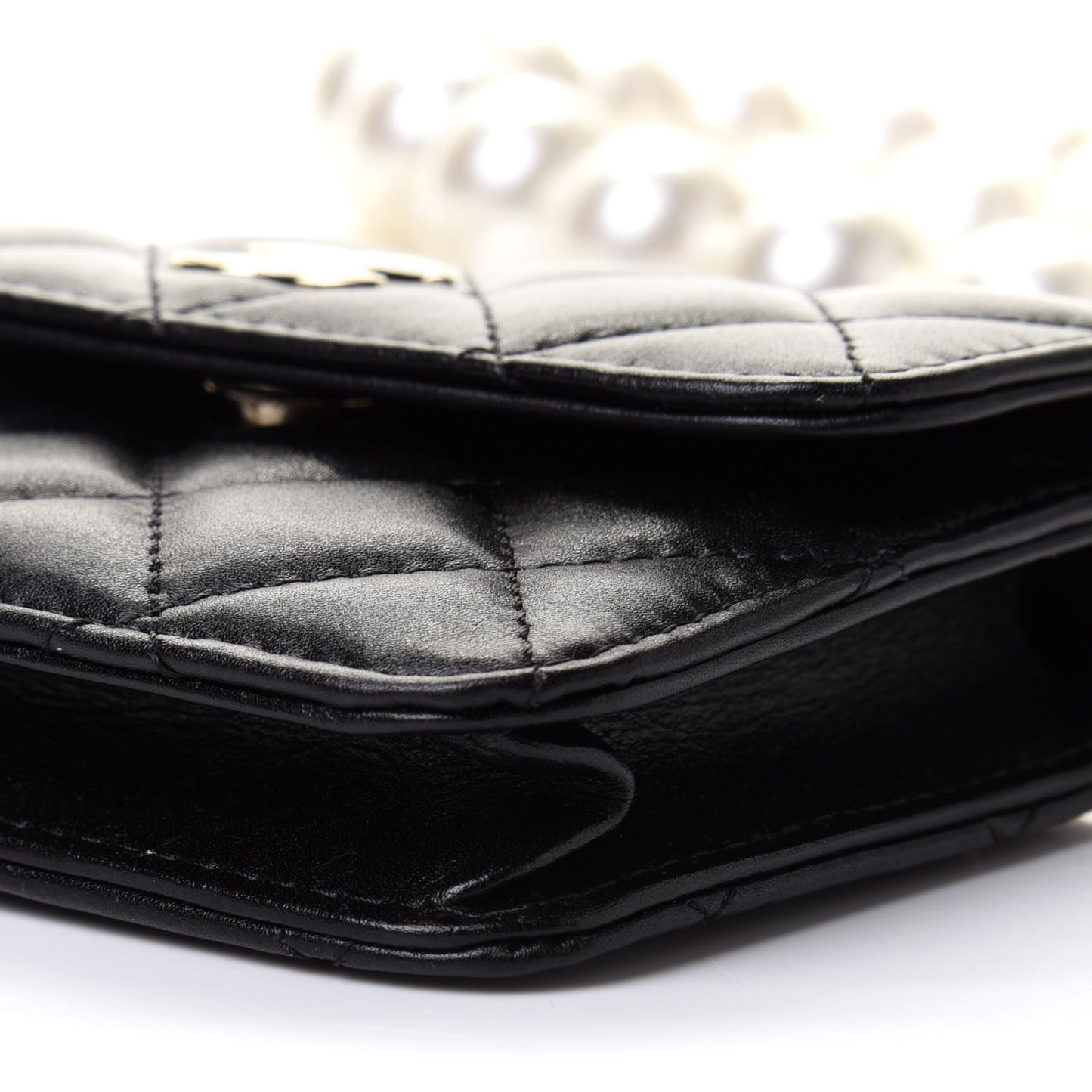 Calfskin Quilted Maxi Pearls Card Holder Flap With Chain Black