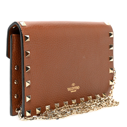 Valentino Garavani Pebbled Calfskin Rockstud Envelope Wallet on Chain Bright Cognac 3 of 9