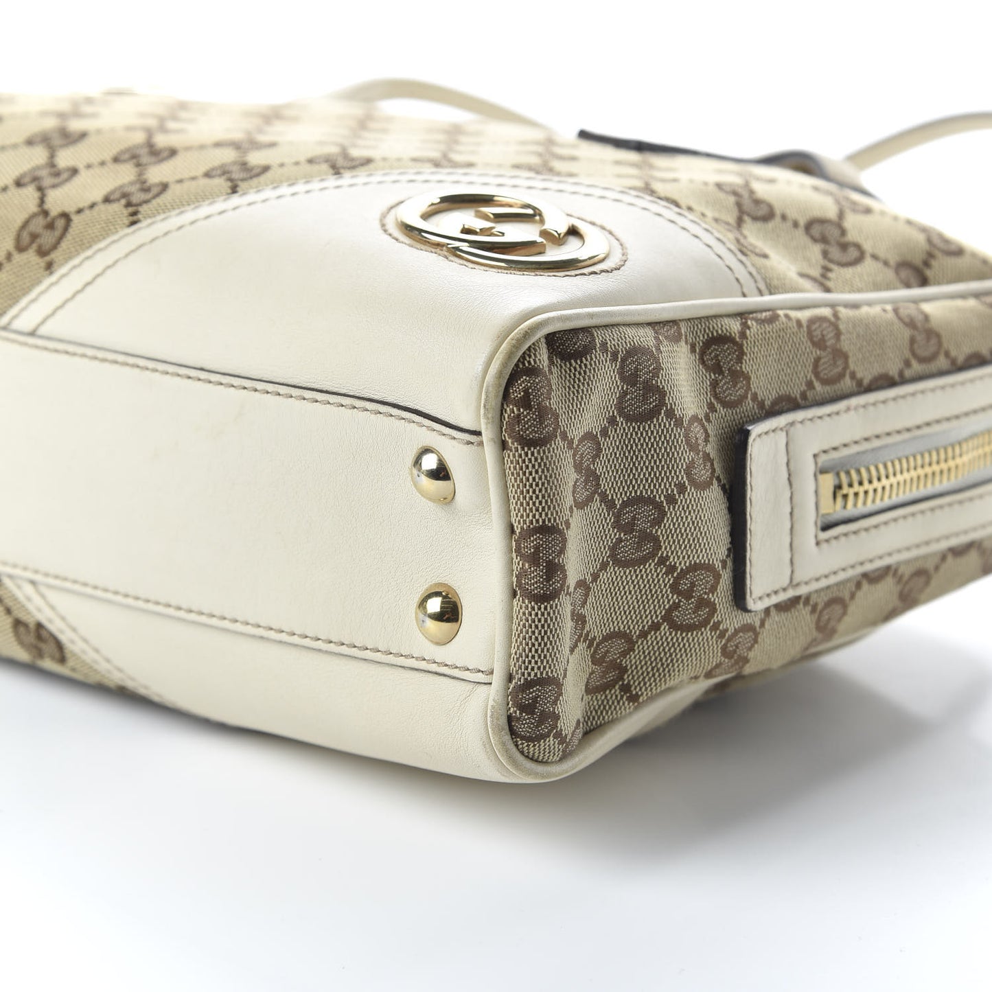 Monogram Medium New Britt Boston Off White
