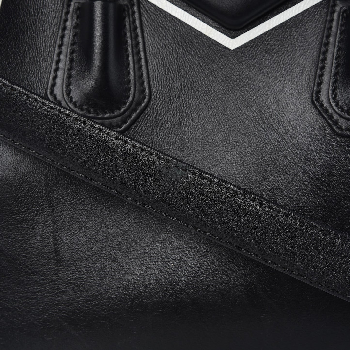 Calfskin Small Contrasted Frame Antigona Black