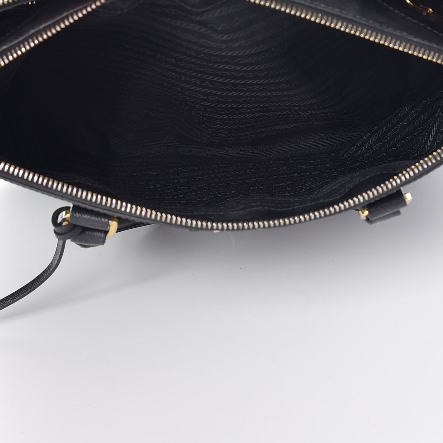 Saffiano Medium Galleria Double Zip Tote Black