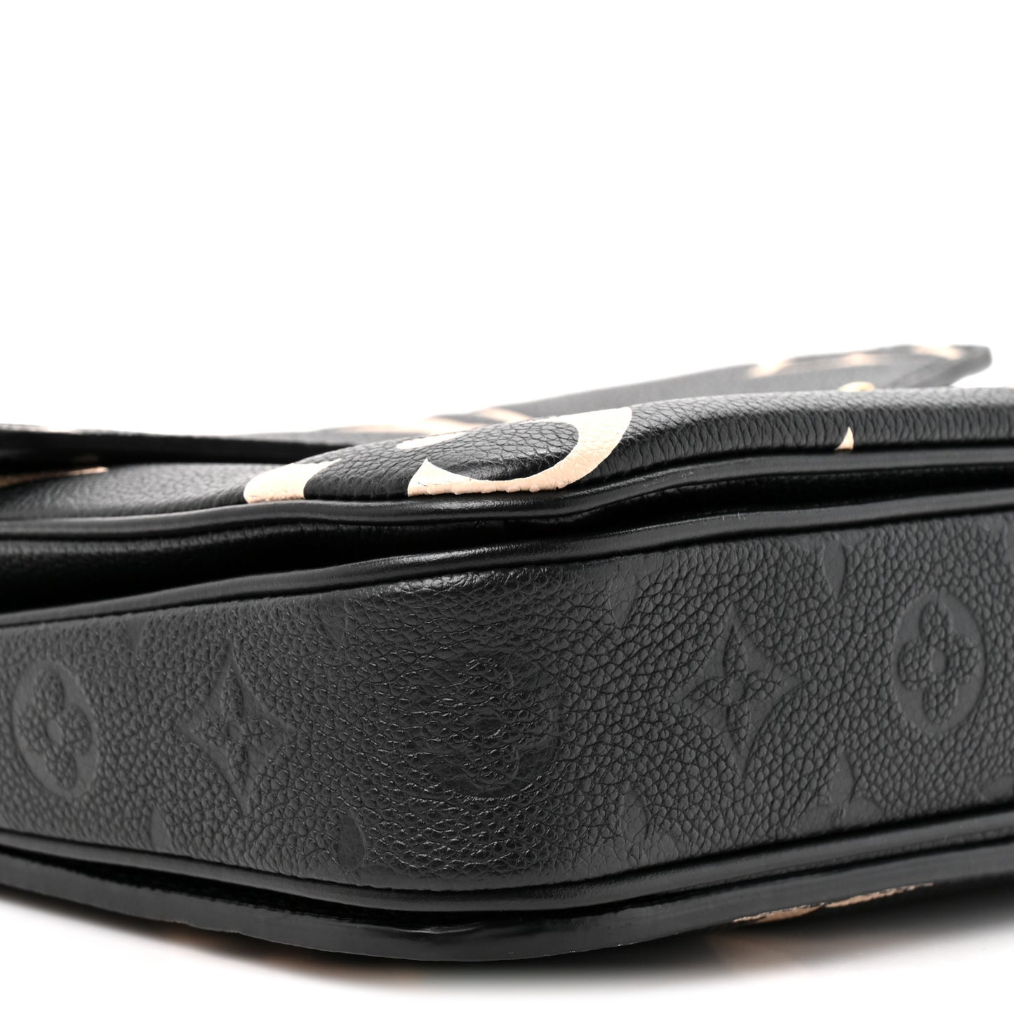 Empreinte Monogram Giant Crafty Pochette Metis Black Creme