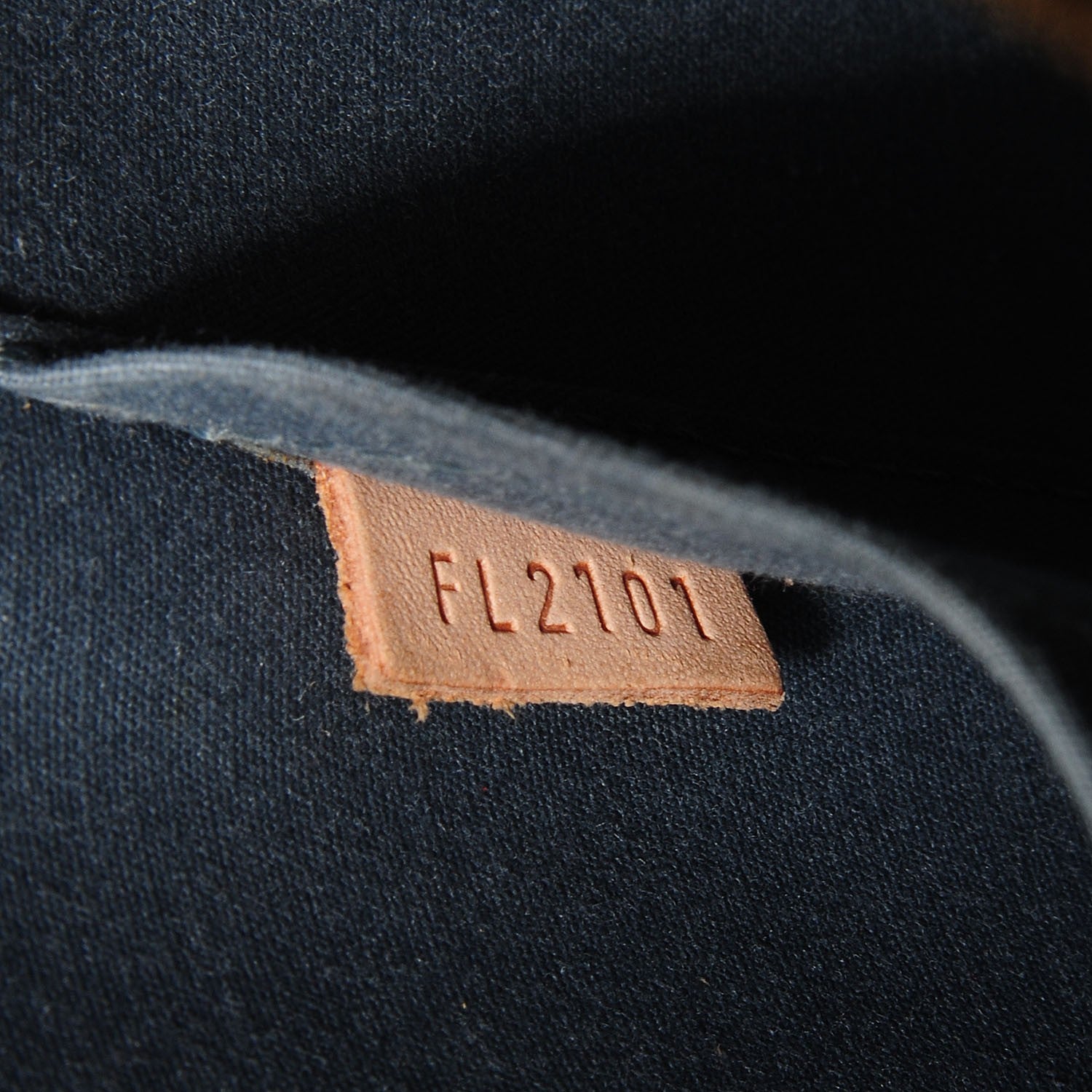 Louis Vuitton Vernis Alma PM Givre 7 of 7