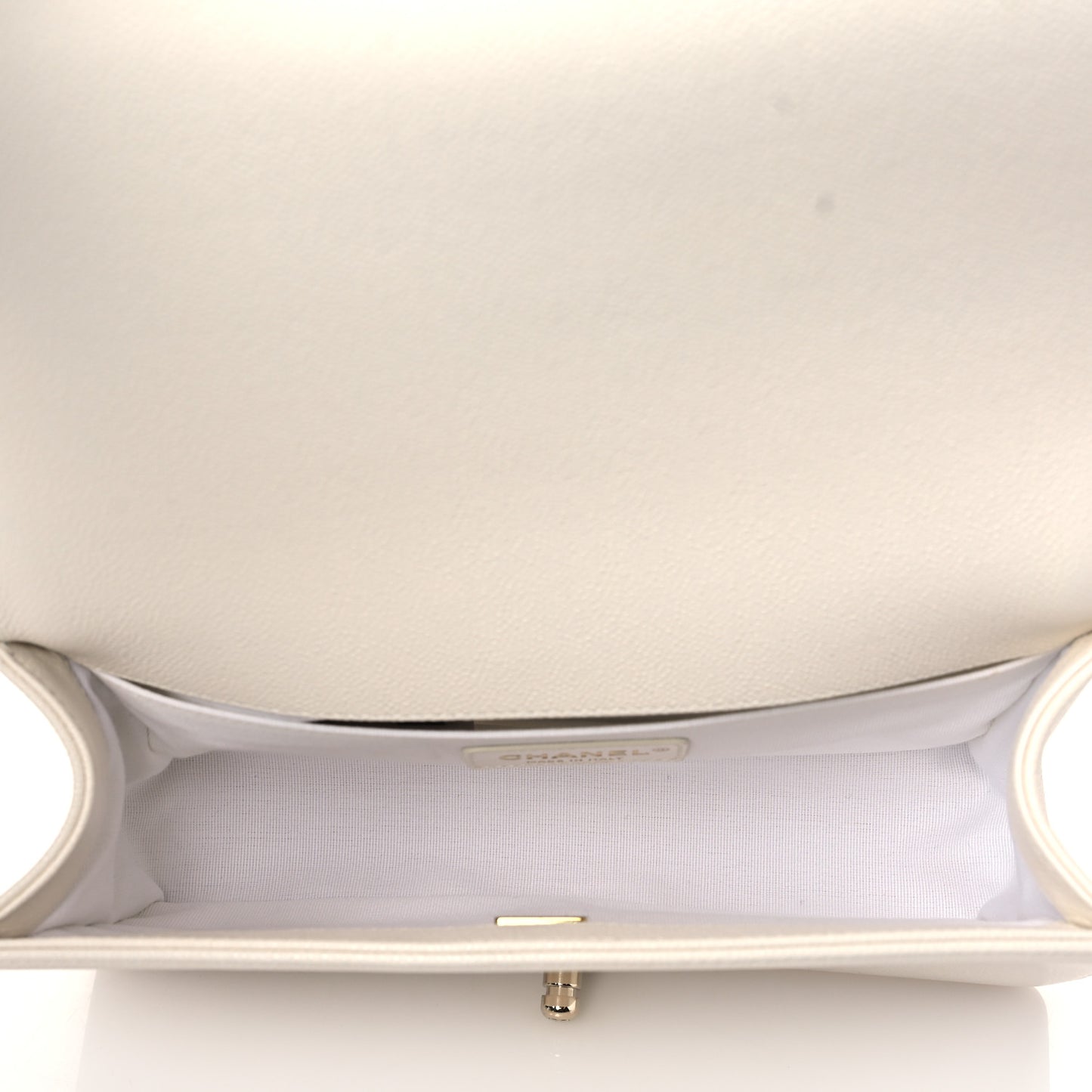 Caviar Quilted Medium Boy Flap Ivory