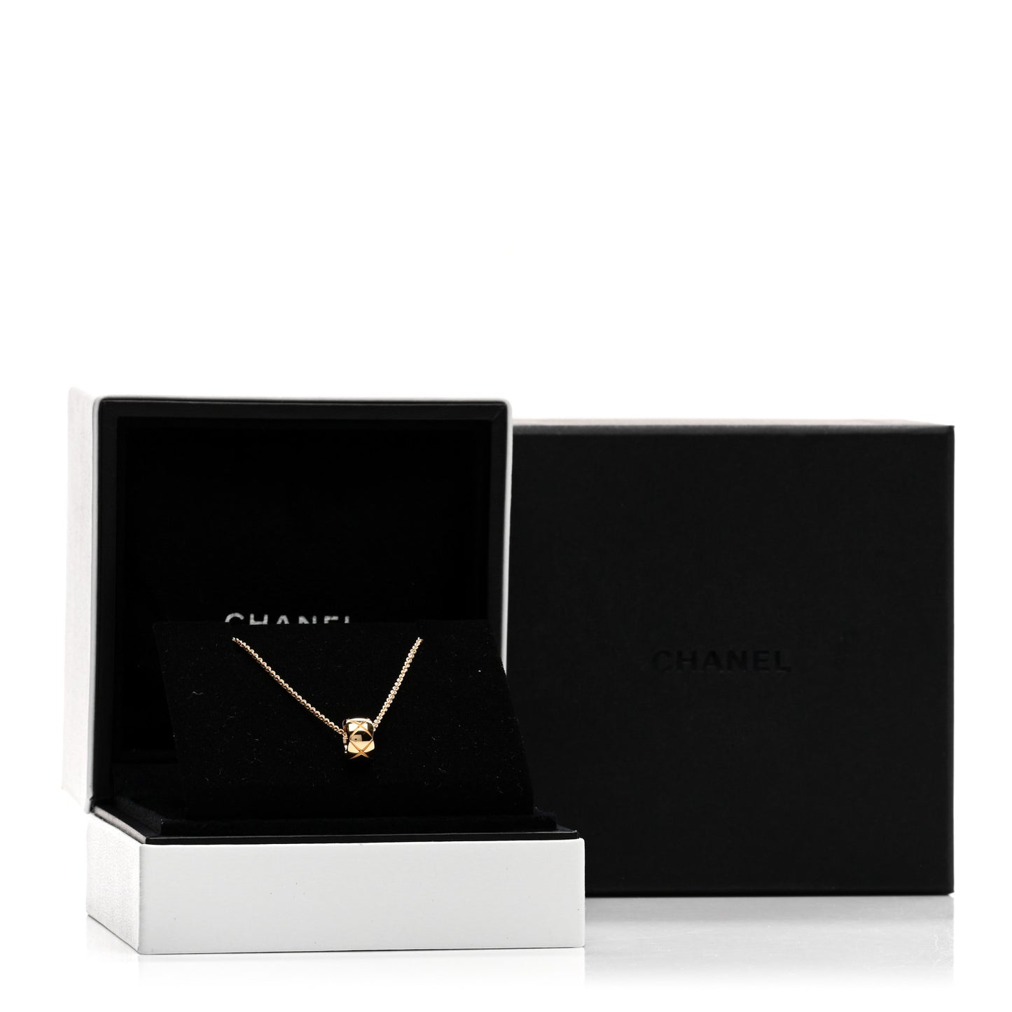 18K Yellow Gold Coco Crush Round Pendant Necklace