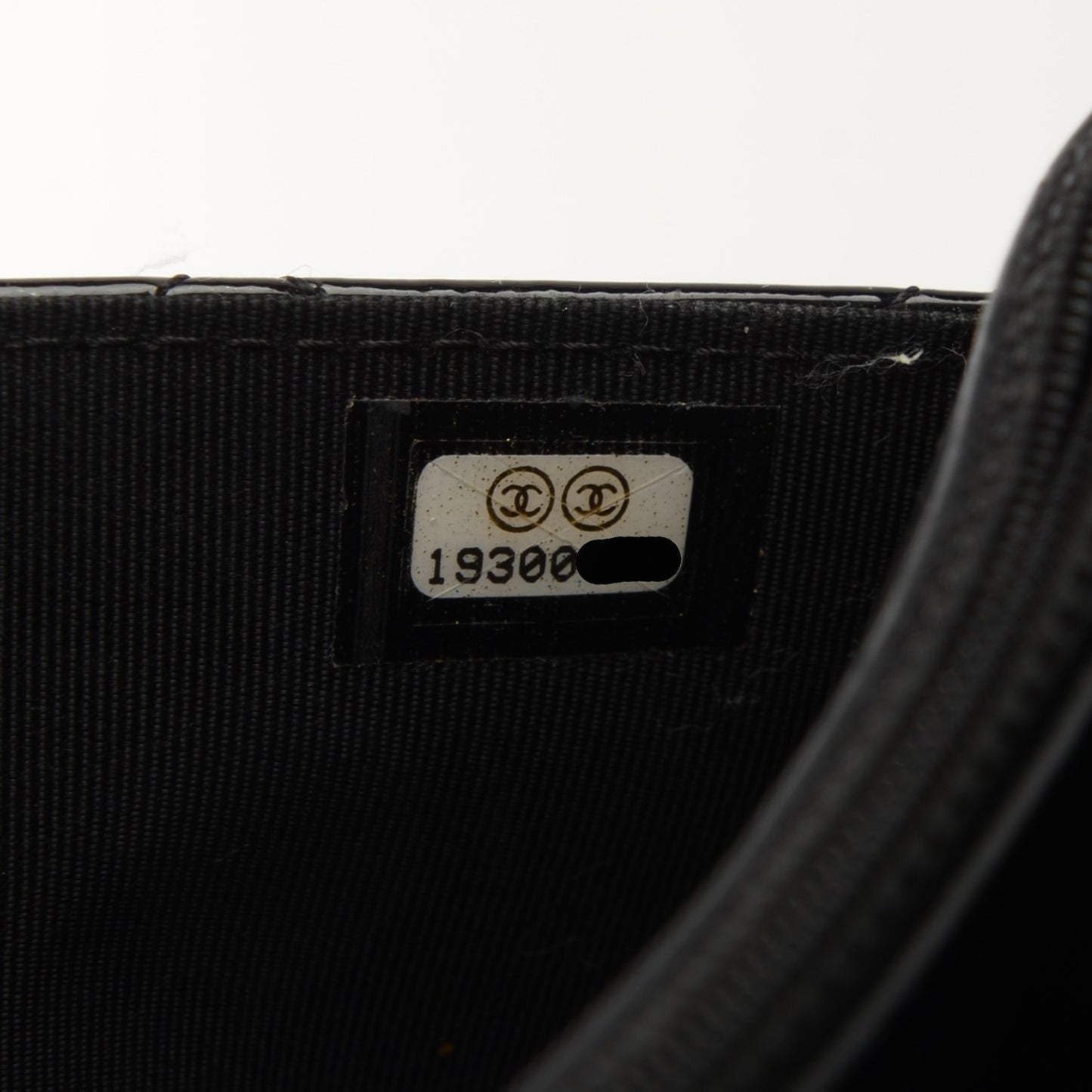 Patent Quilted Wallet On Chain WOC Black