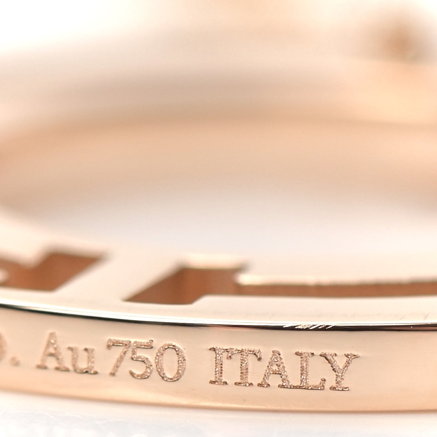 18K Rose Gold T Circle Pendant Necklace